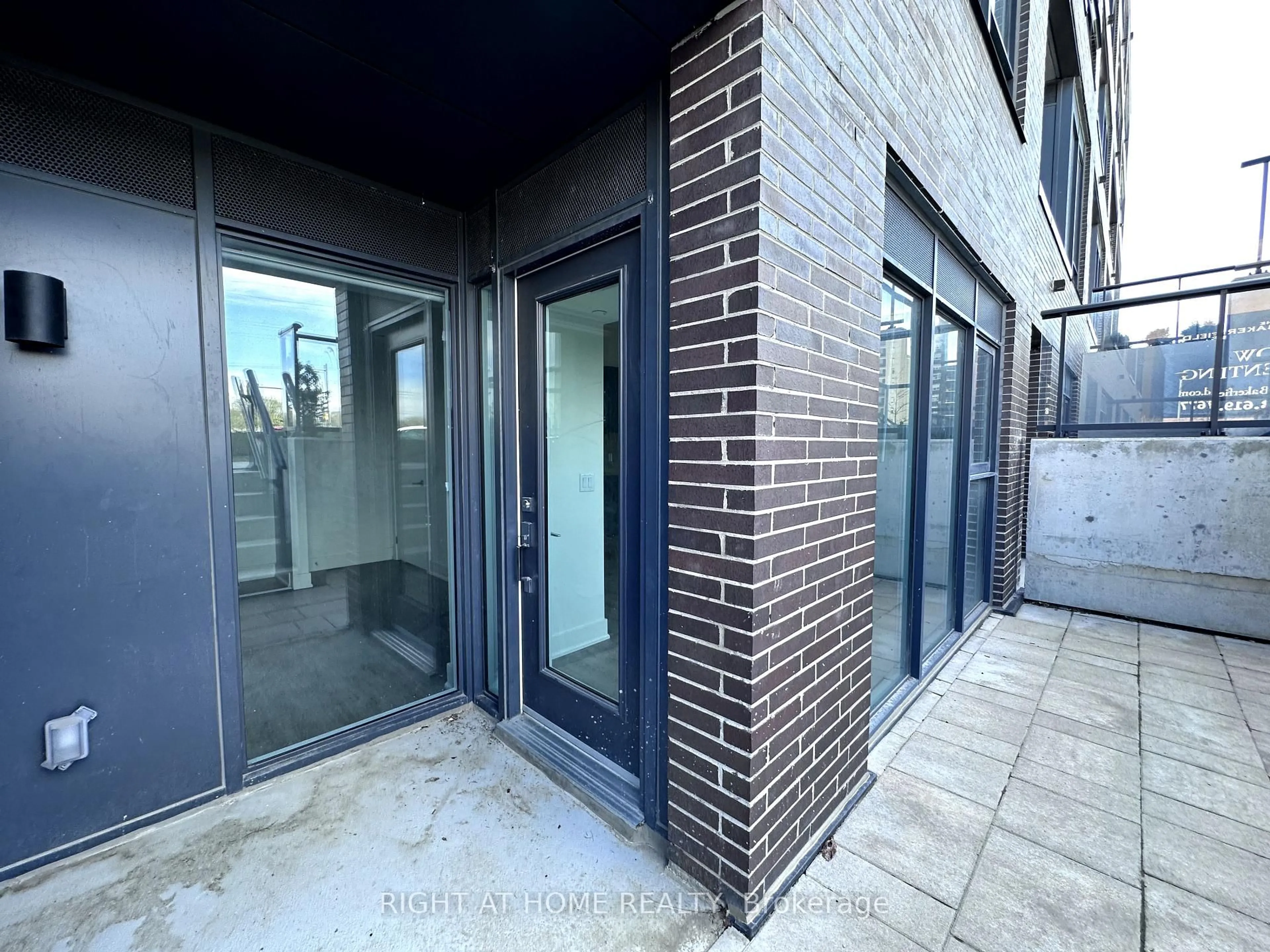 Unknown for 185 Deerfield Rd #015, Newmarket Ontario L3Y 0G7