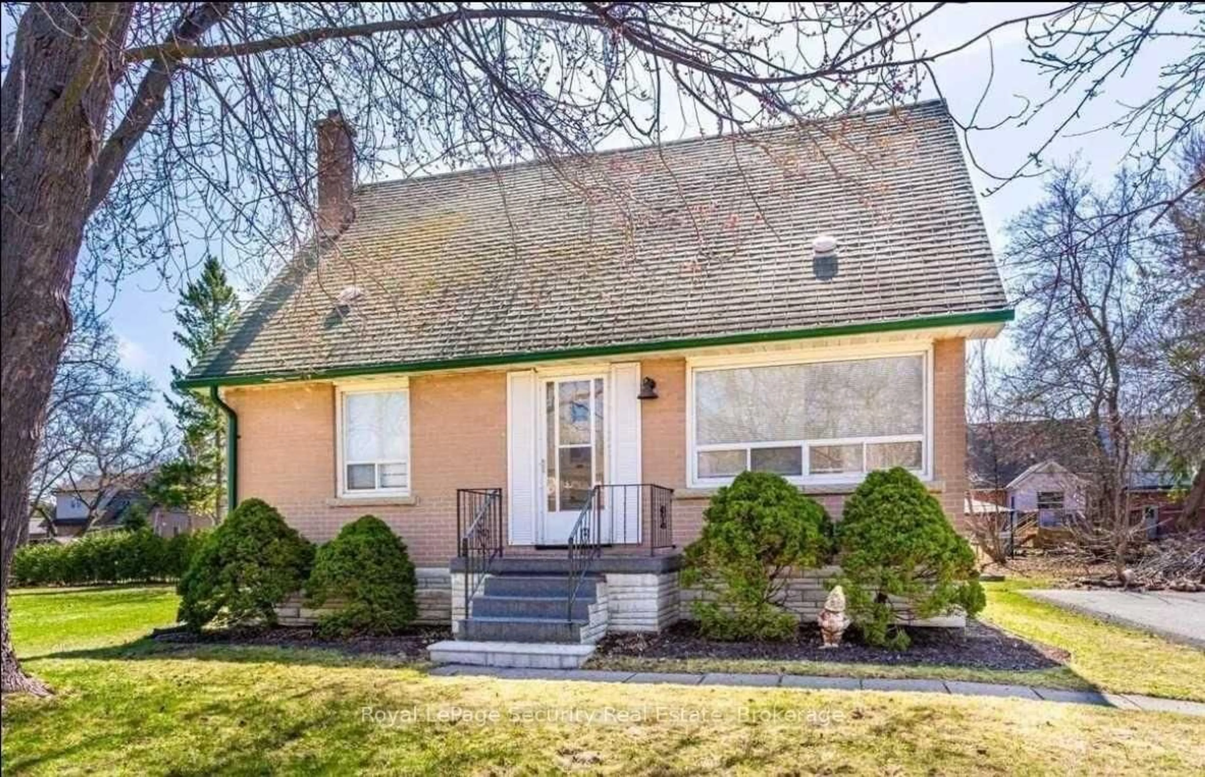 Home with vinyl exterior material, street for 1645 Mount Albert Rd, East Gwillimbury Ontario L0G 1V0