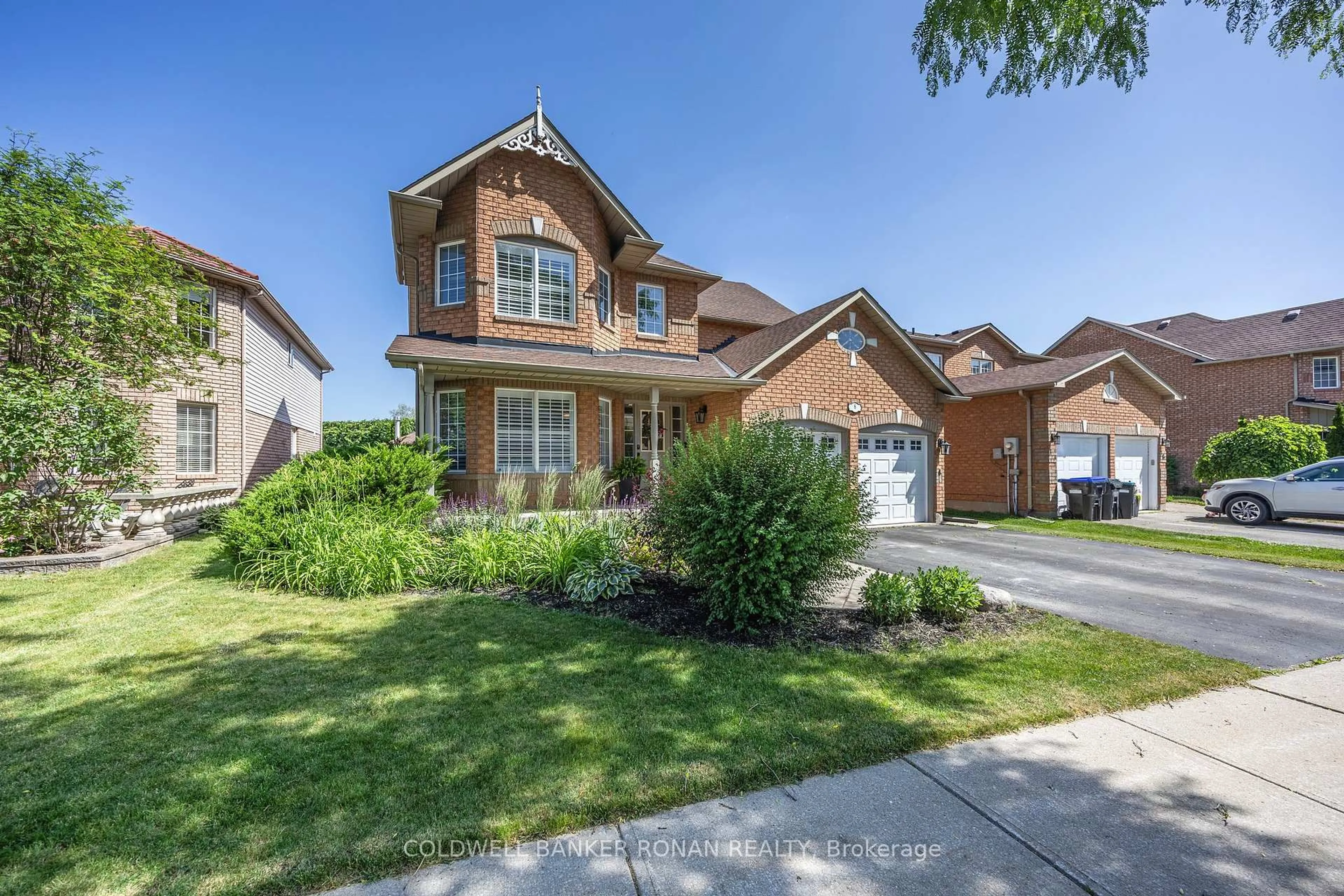 Home with brick exterior material, street for 8 Coburn Cres, New Tecumseth Ontario L0G 1A0