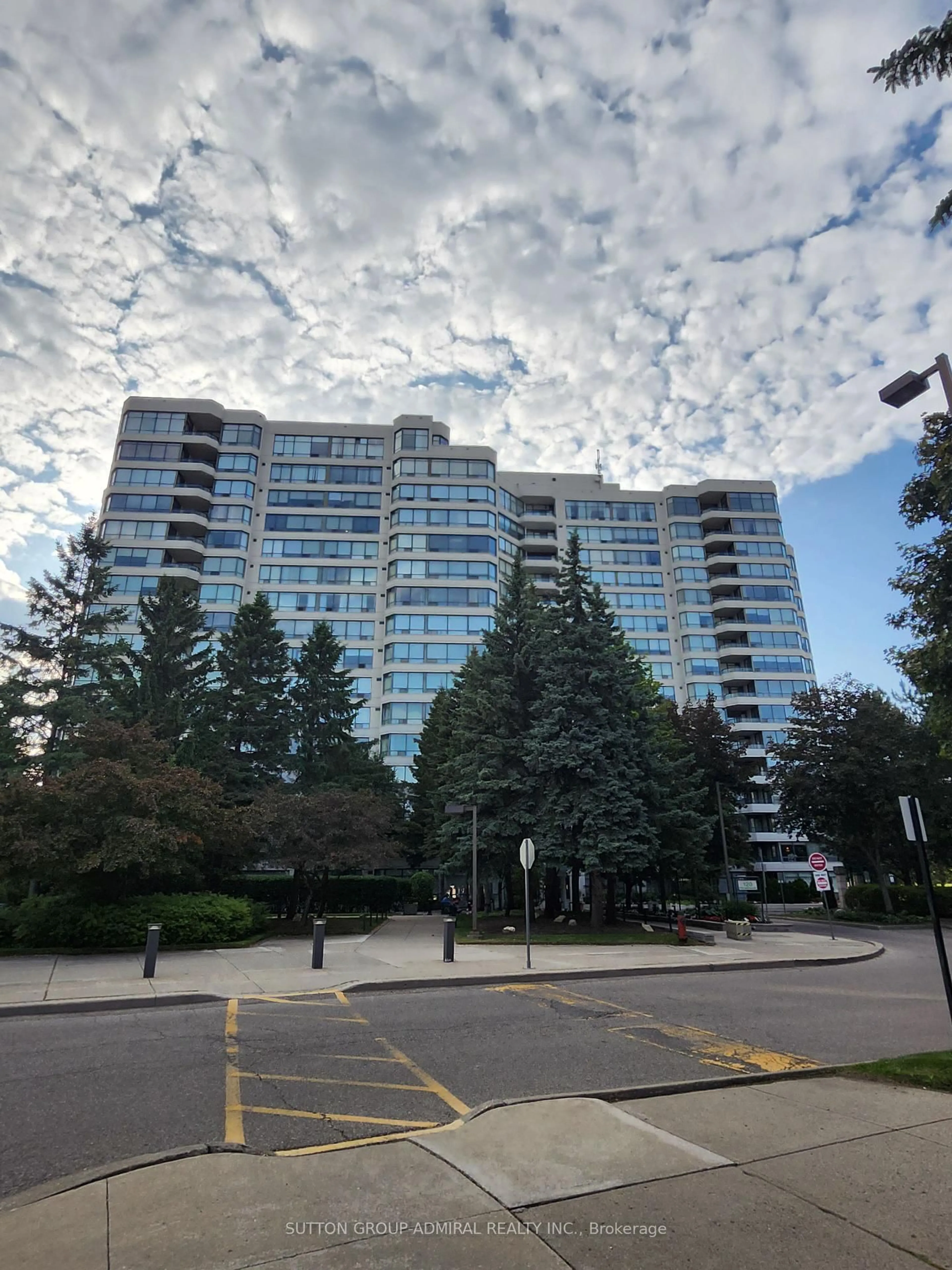 Blurry image for 120 Promenade Circ #910, Vaughan Ontario L4J 7W9