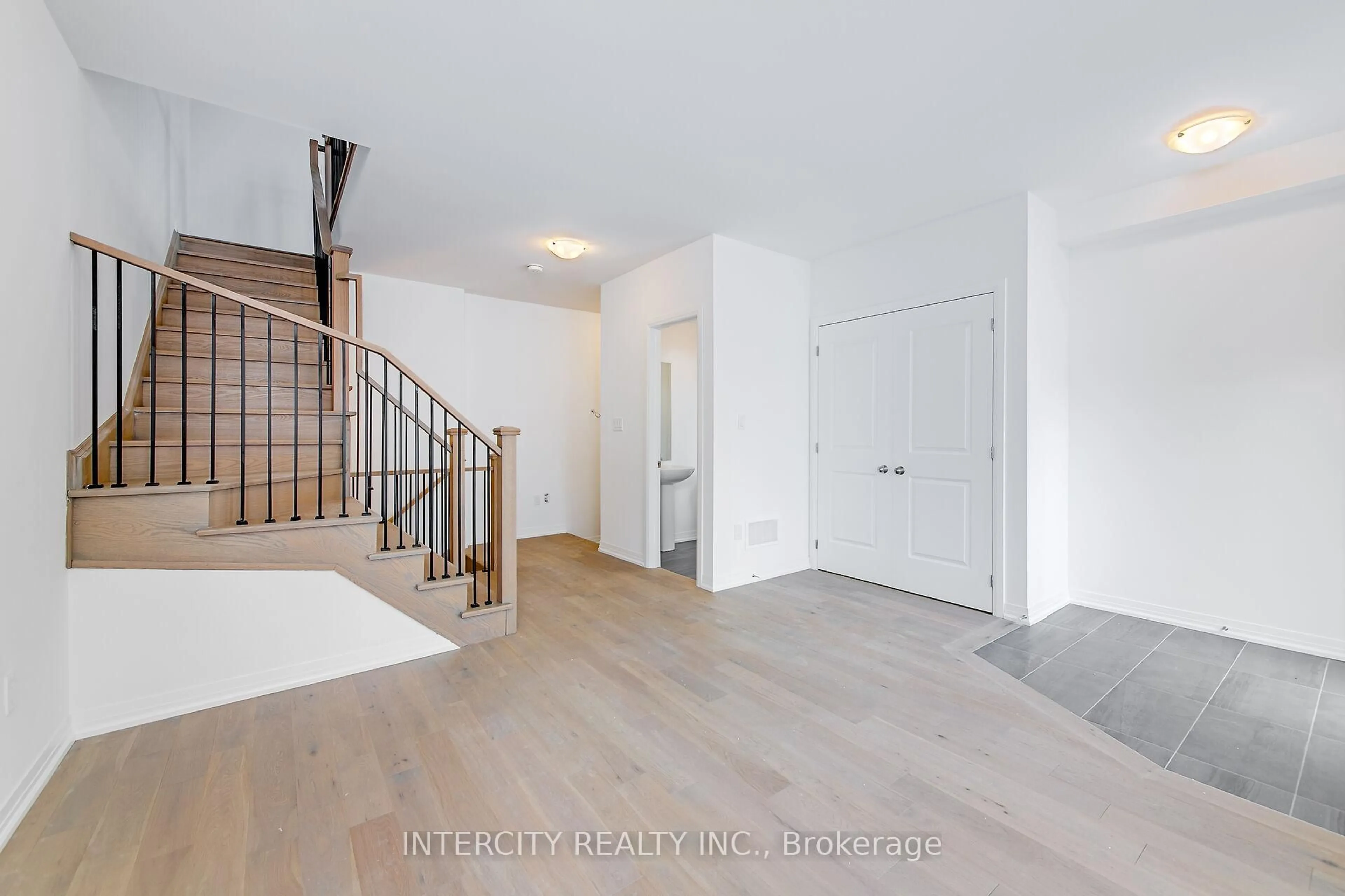 Indoor entryway for 29 Albert Firman Lane, Markham Ontario L6C 3B5