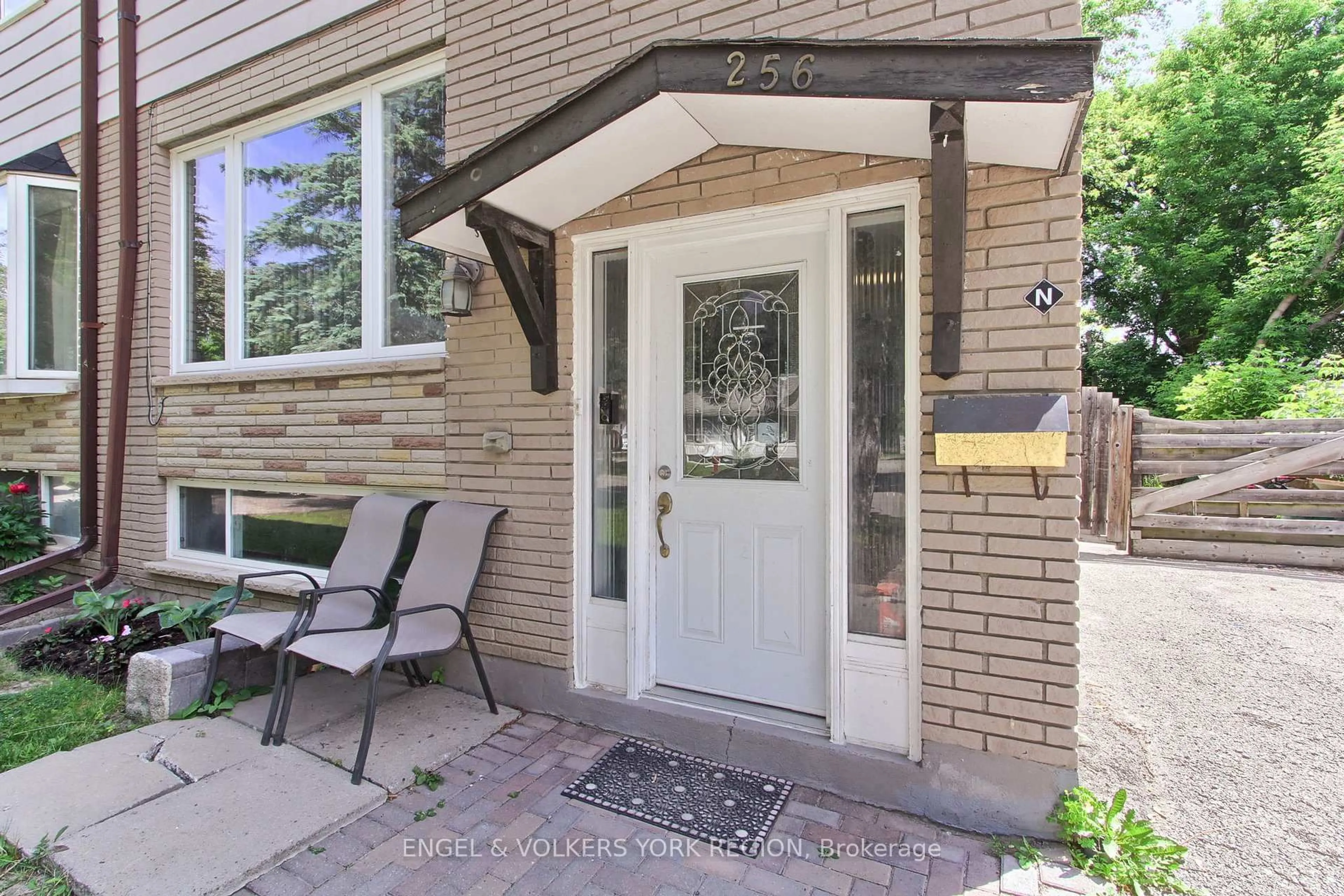Unknown for 256 Penn Ave Ave, Newmarket Ontario L3Y 2S6