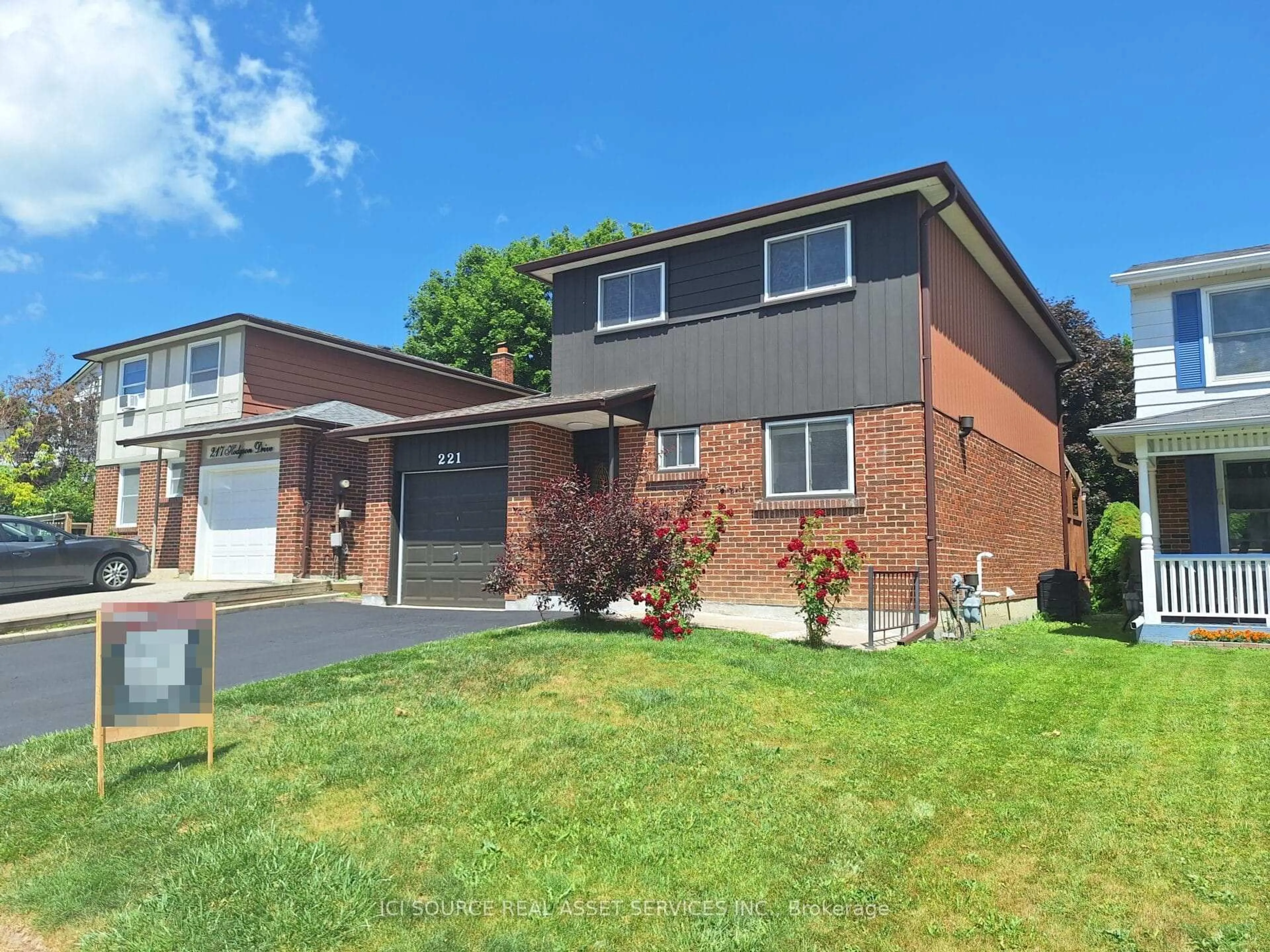 Home with brick exterior material, street for 221 Hodgson Dr, Newmarket Ontario L3Y 1E3