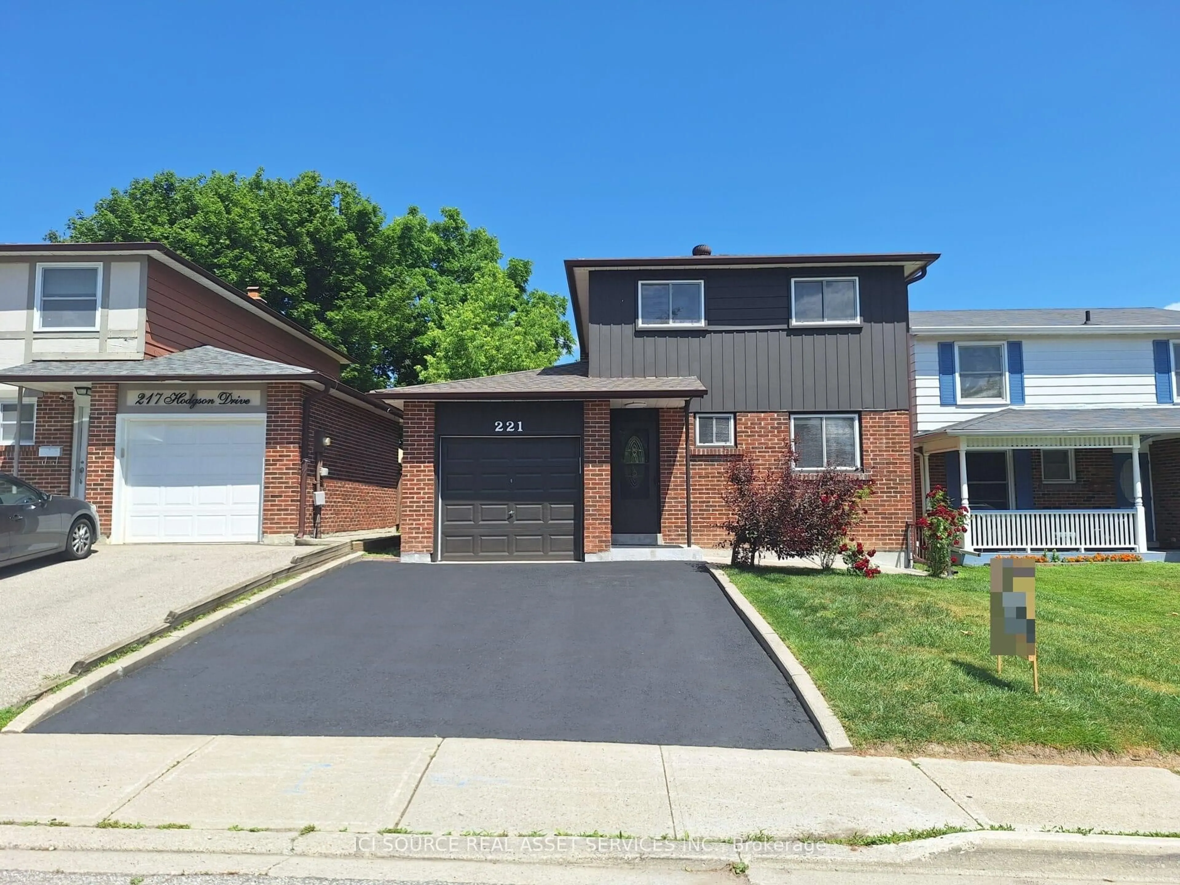Home with brick exterior material, street for 221 Hodgson Dr, Newmarket Ontario L3Y 1E3