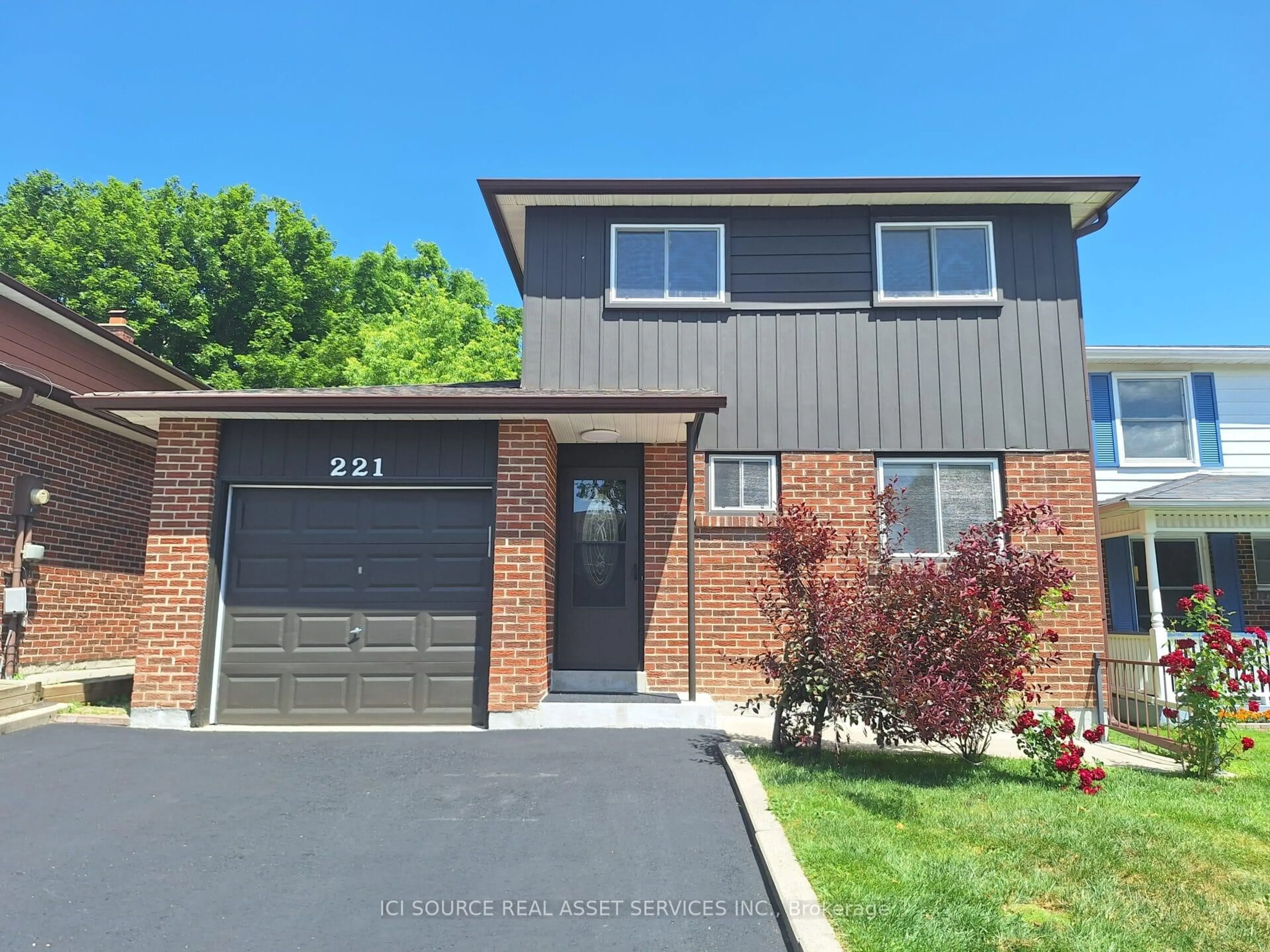 Home with brick exterior material, street for 221 Hodgson Dr, Newmarket Ontario L3Y 1E3