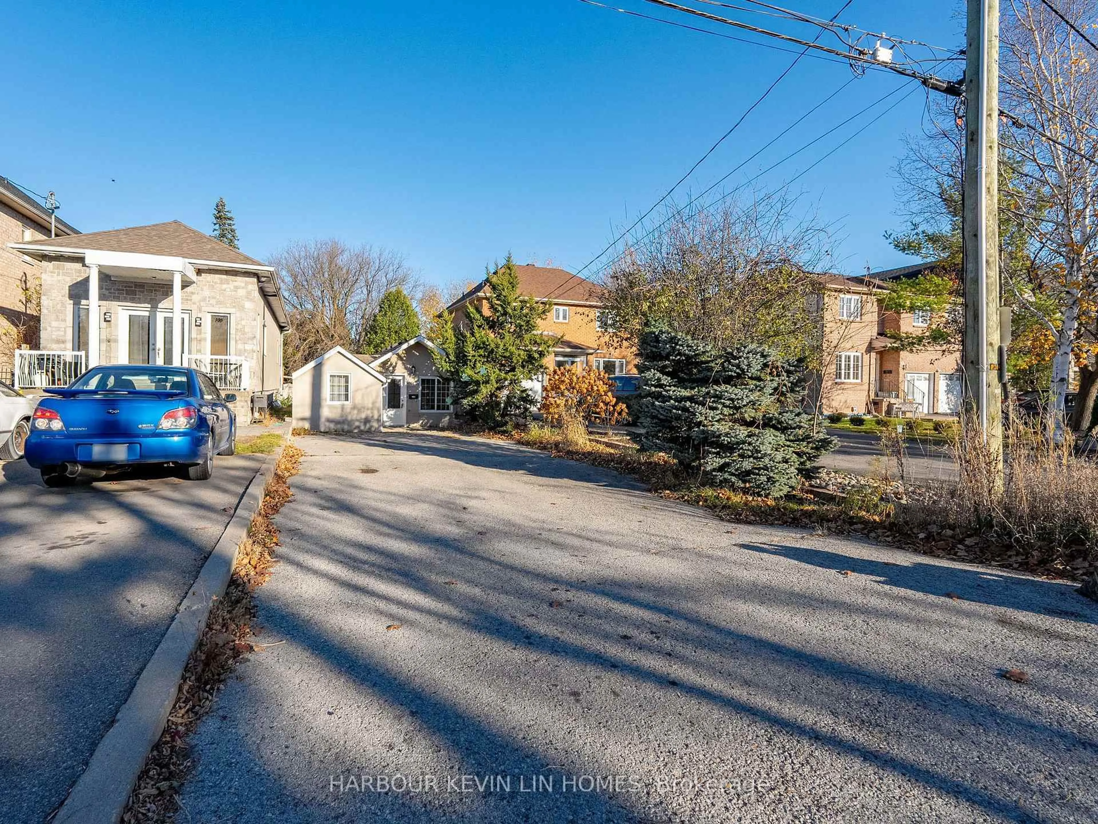 A pic from outside/outdoor area/front of a property/back of a property/a pic from drone, street for 123 Wildwood Ave, Richmond Hill Ontario L4E 3B6
