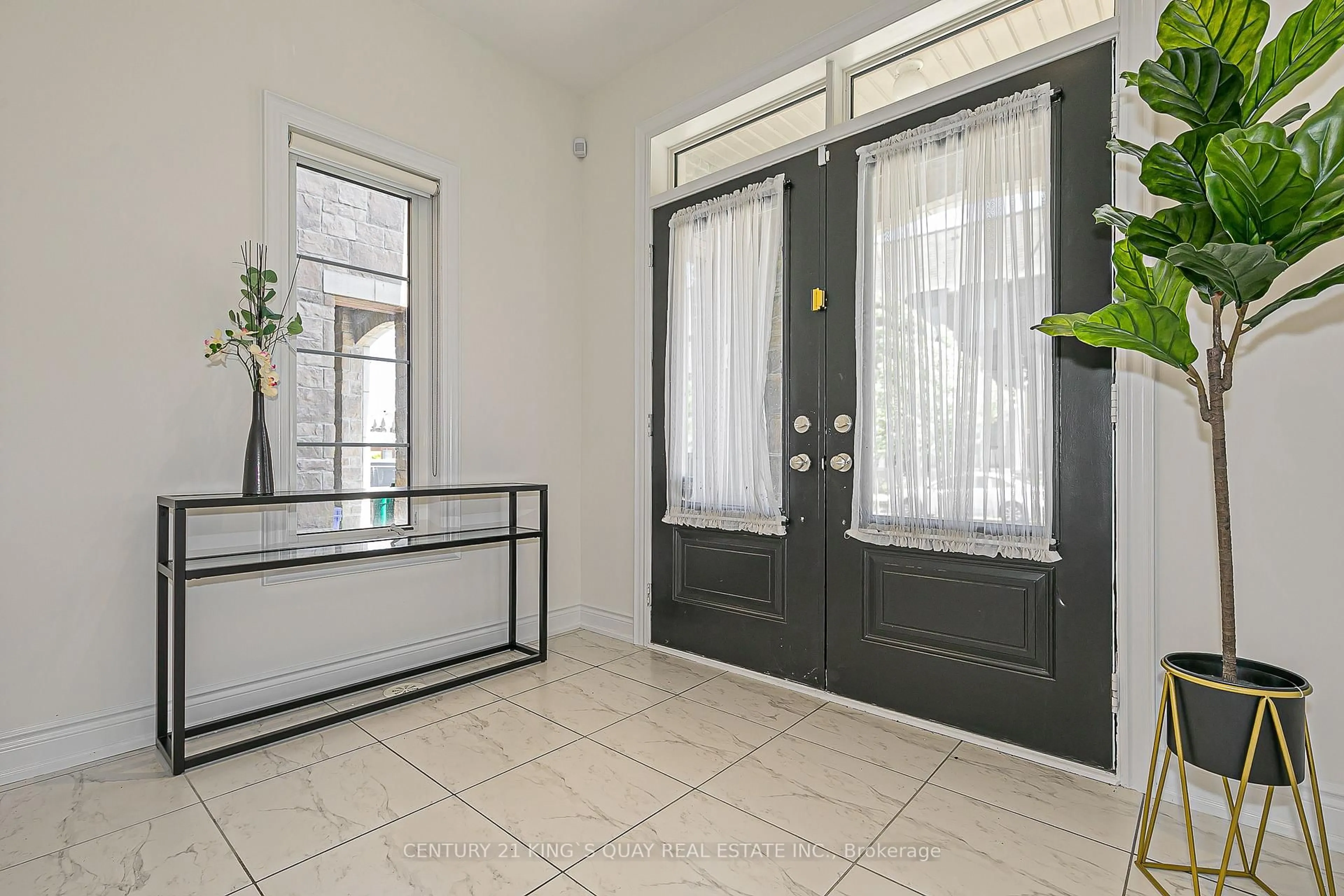 Indoor foyer for 112 Lichfield Rd, Markham Ontario L3R 0W9