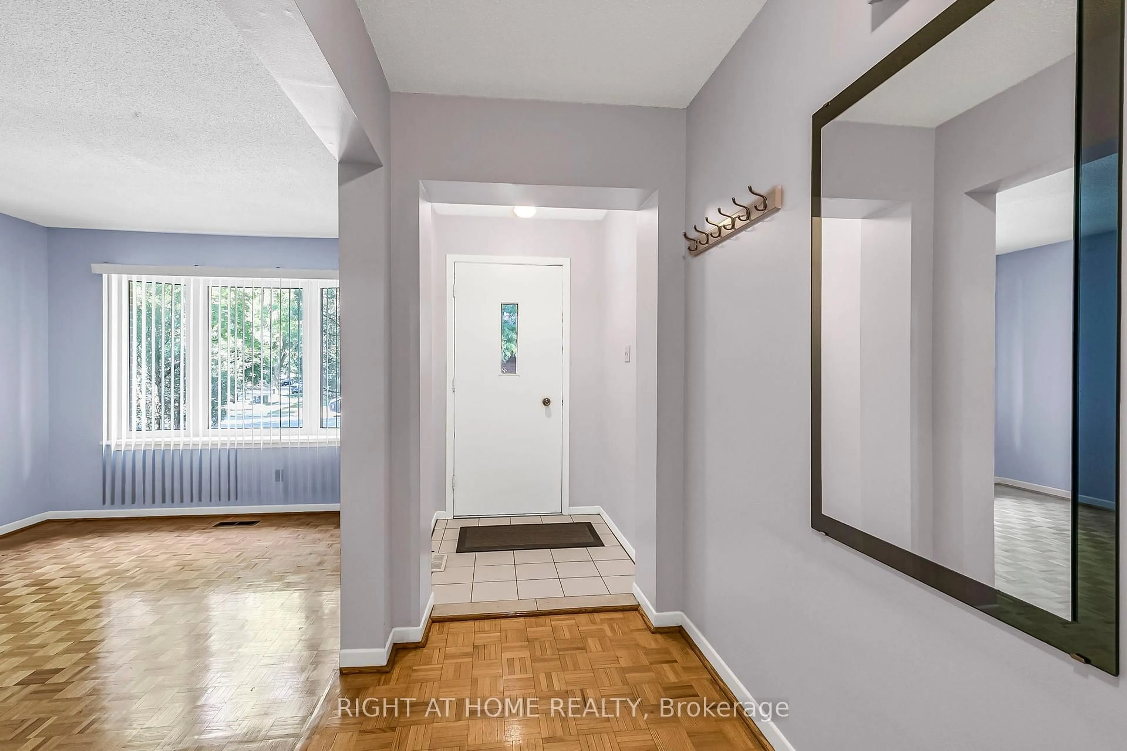 Indoor entryway for 59 Kitsilano Cres, Richmond Hill Ontario L4C 5A4