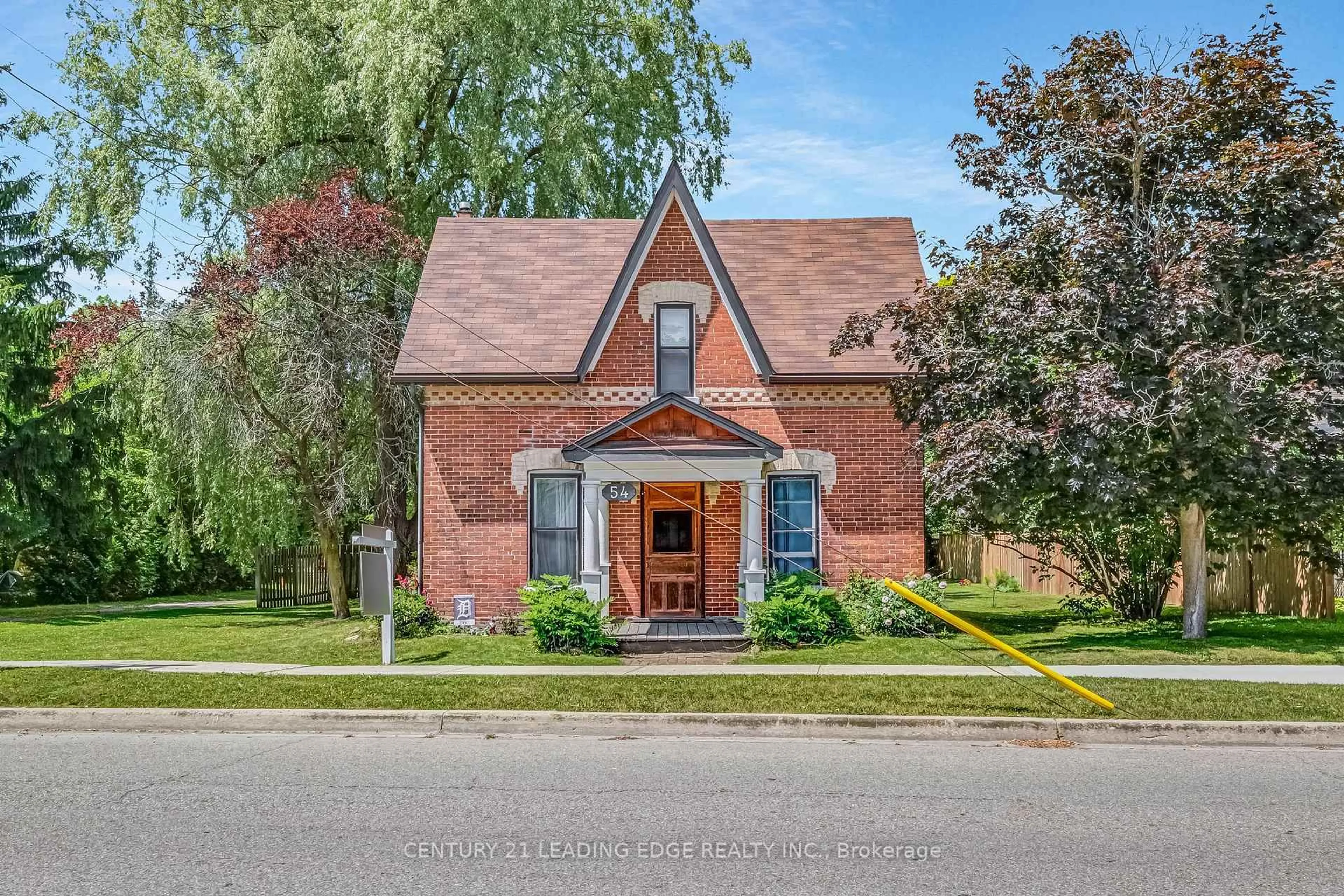 Home with brick exterior material, street for 54 King St, East Gwillimbury Ontario L0G 1M0