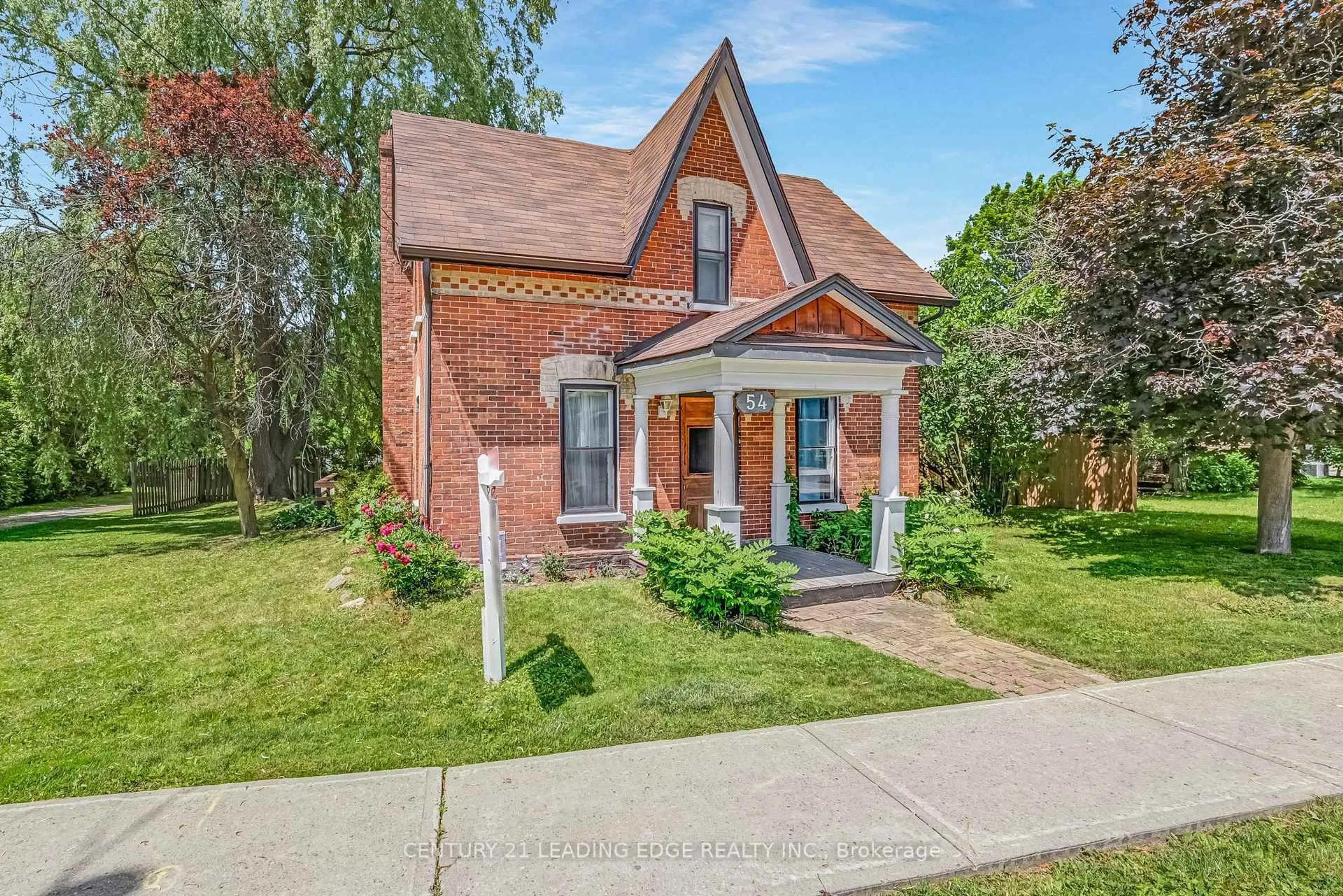 Home with brick exterior material, street for 54 King St, East Gwillimbury Ontario L0G 1M0