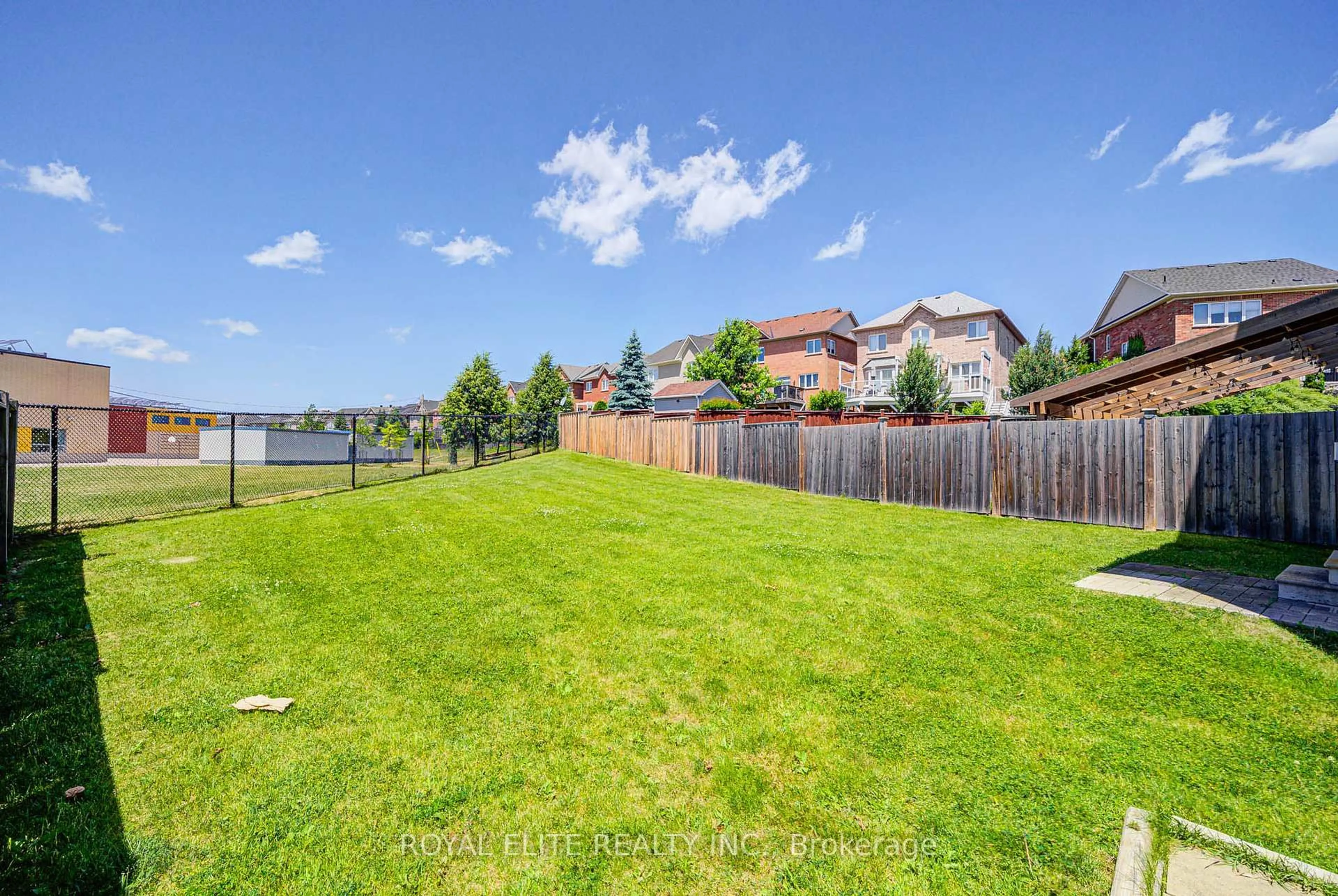 A pic from outside/outdoor area/front of a property/back of a property/a pic from drone, water/lake/river/ocean view for 170 James Ratcliff Ave, Whitchurch-Stouffville Ontario L4A 0L6