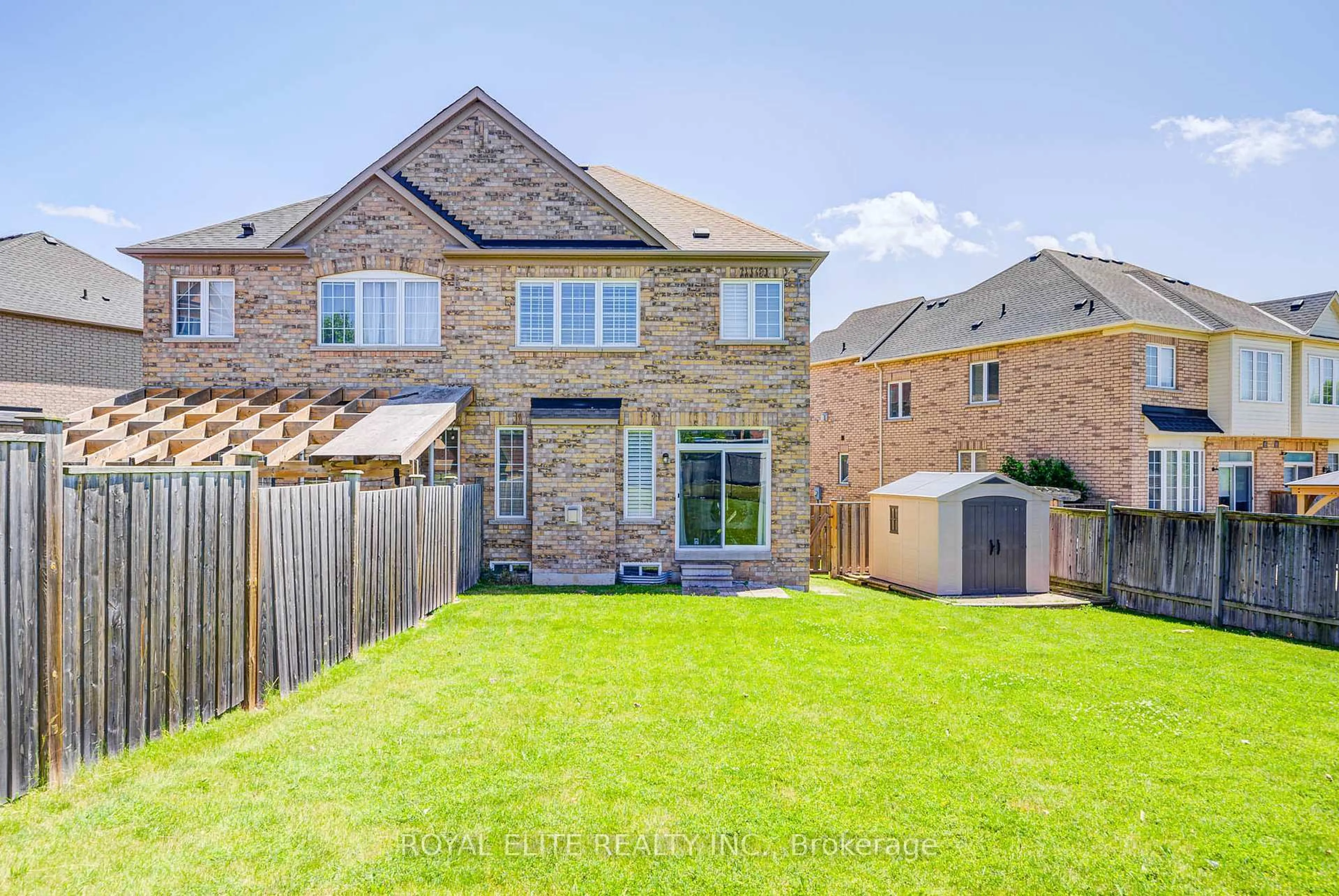 A pic from outside/outdoor area/front of a property/back of a property/a pic from drone, street for 170 James Ratcliff Ave, Whitchurch-Stouffville Ontario L4A 0L6