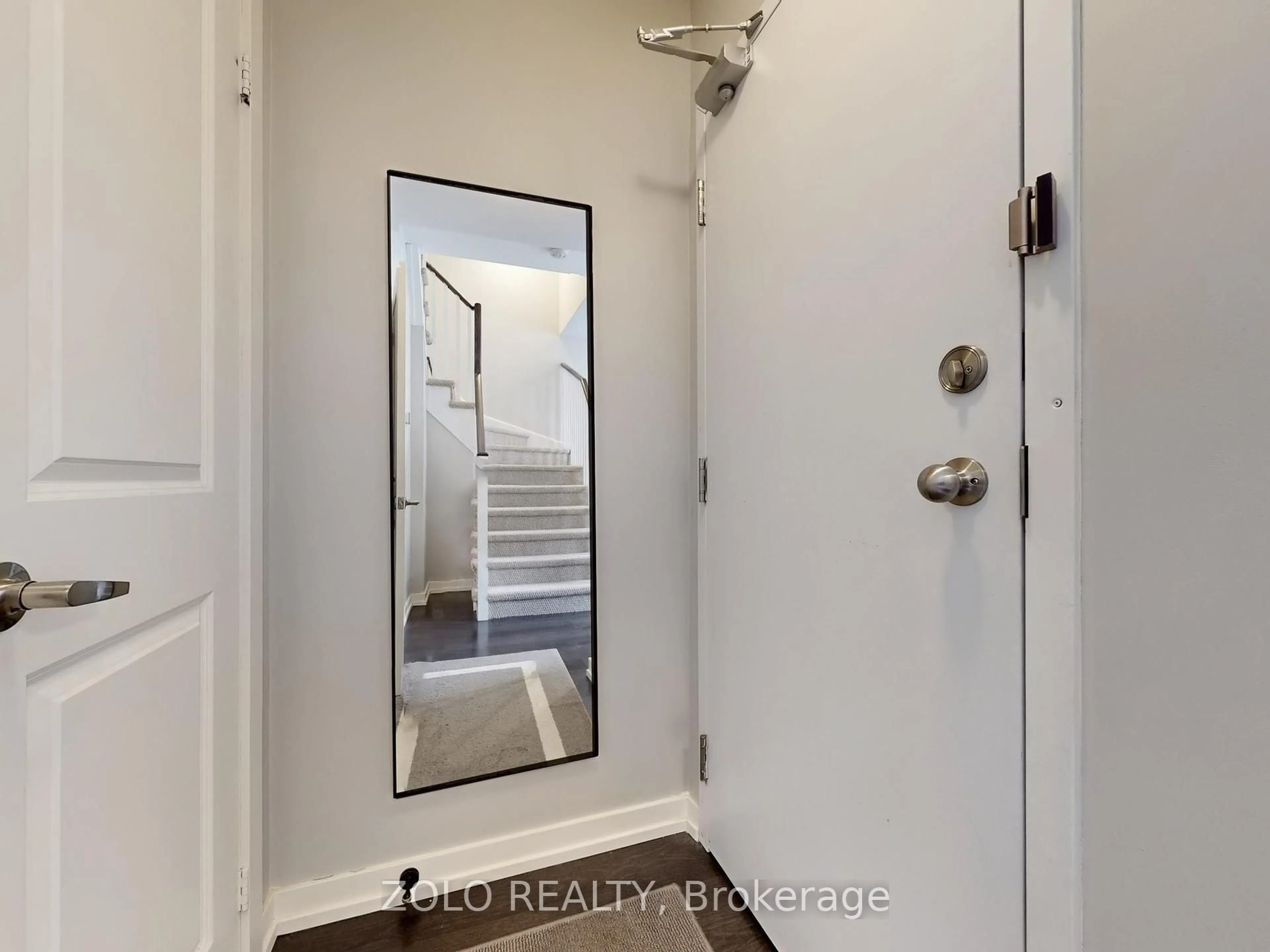Indoor entryway for 15 Whitaker Way #322, Whitchurch-Stouffville Ontario L4A 0W5