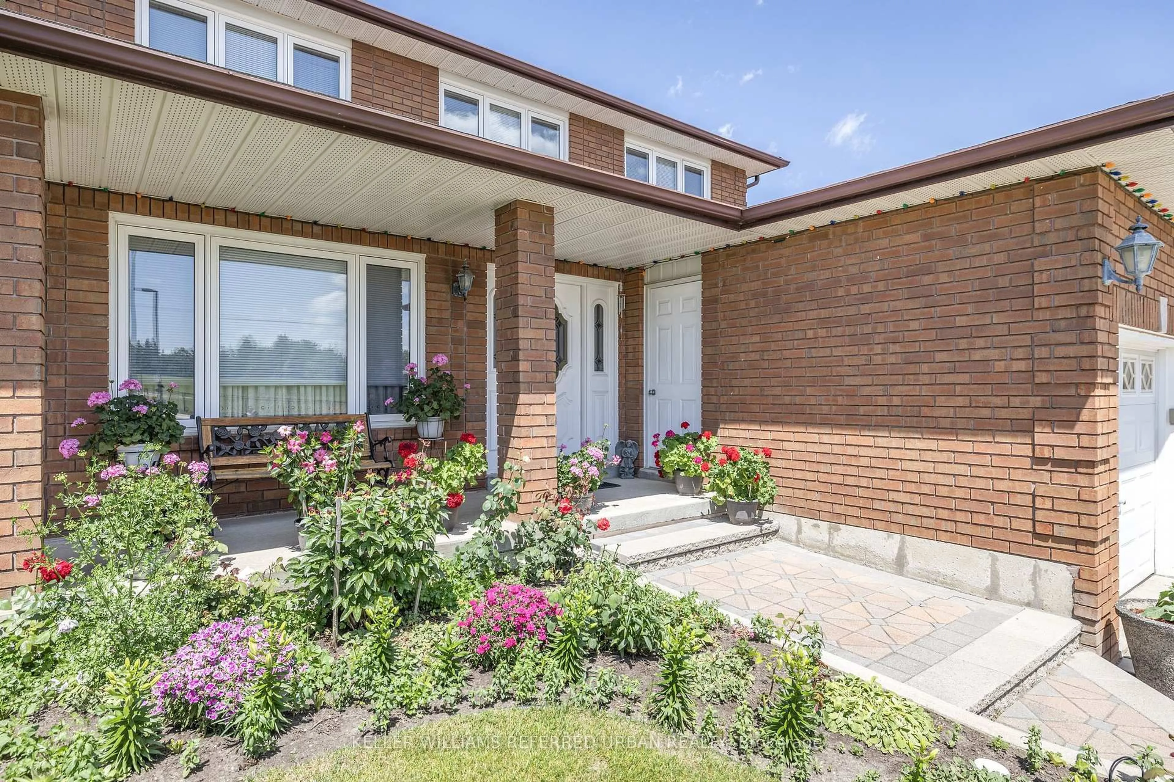 Home with brick exterior material, street for 160 Miller Park Ave, Bradford West Gwillimbury Ontario L3Z 2K3