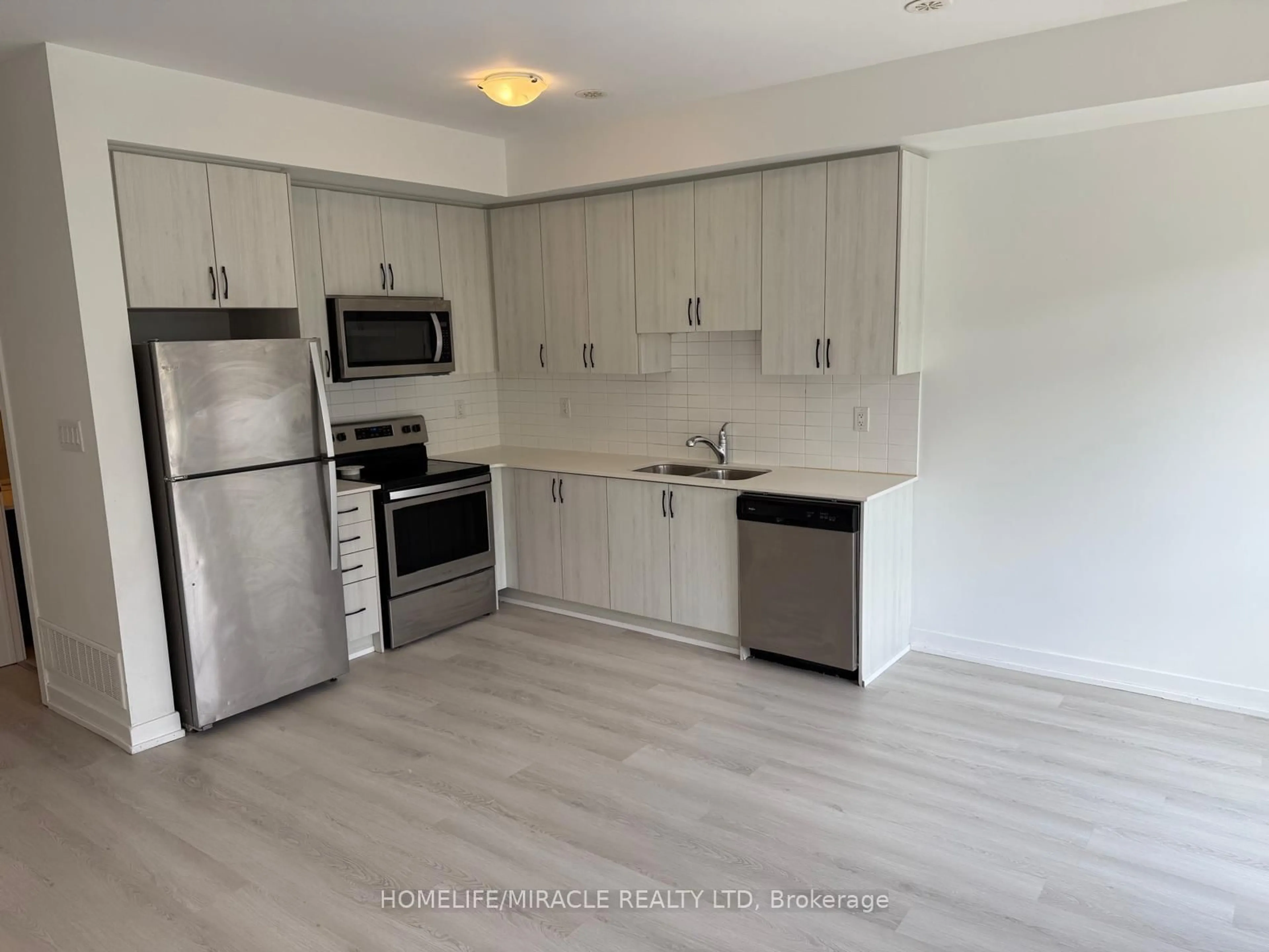 Standard kitchen, unknown for 6 Tauton St, Vaughan Ontario L4L 0M2