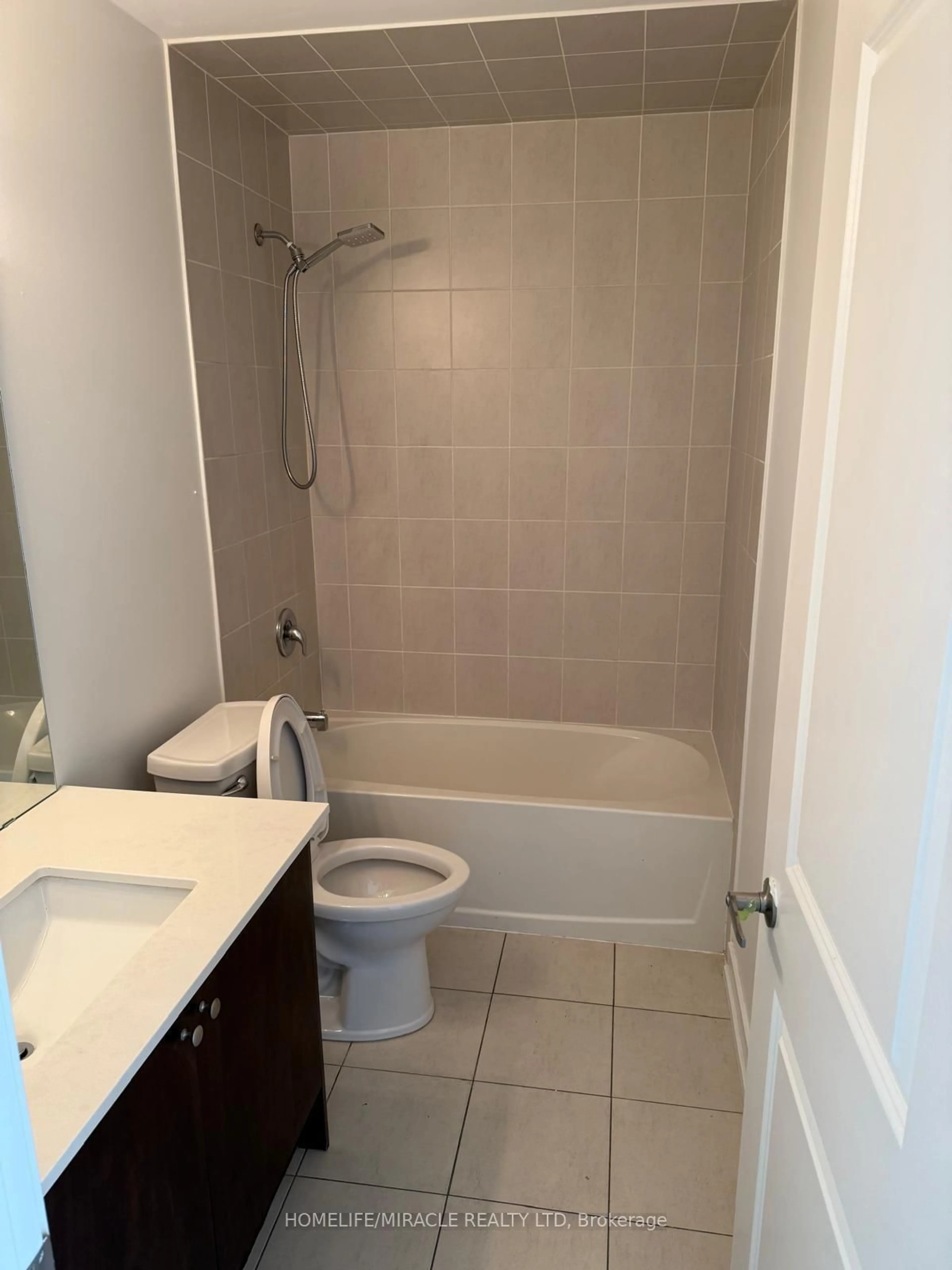 Standard bathroom, ceramic/tile floor for 6 Tauton St, Vaughan Ontario L4L 0M2