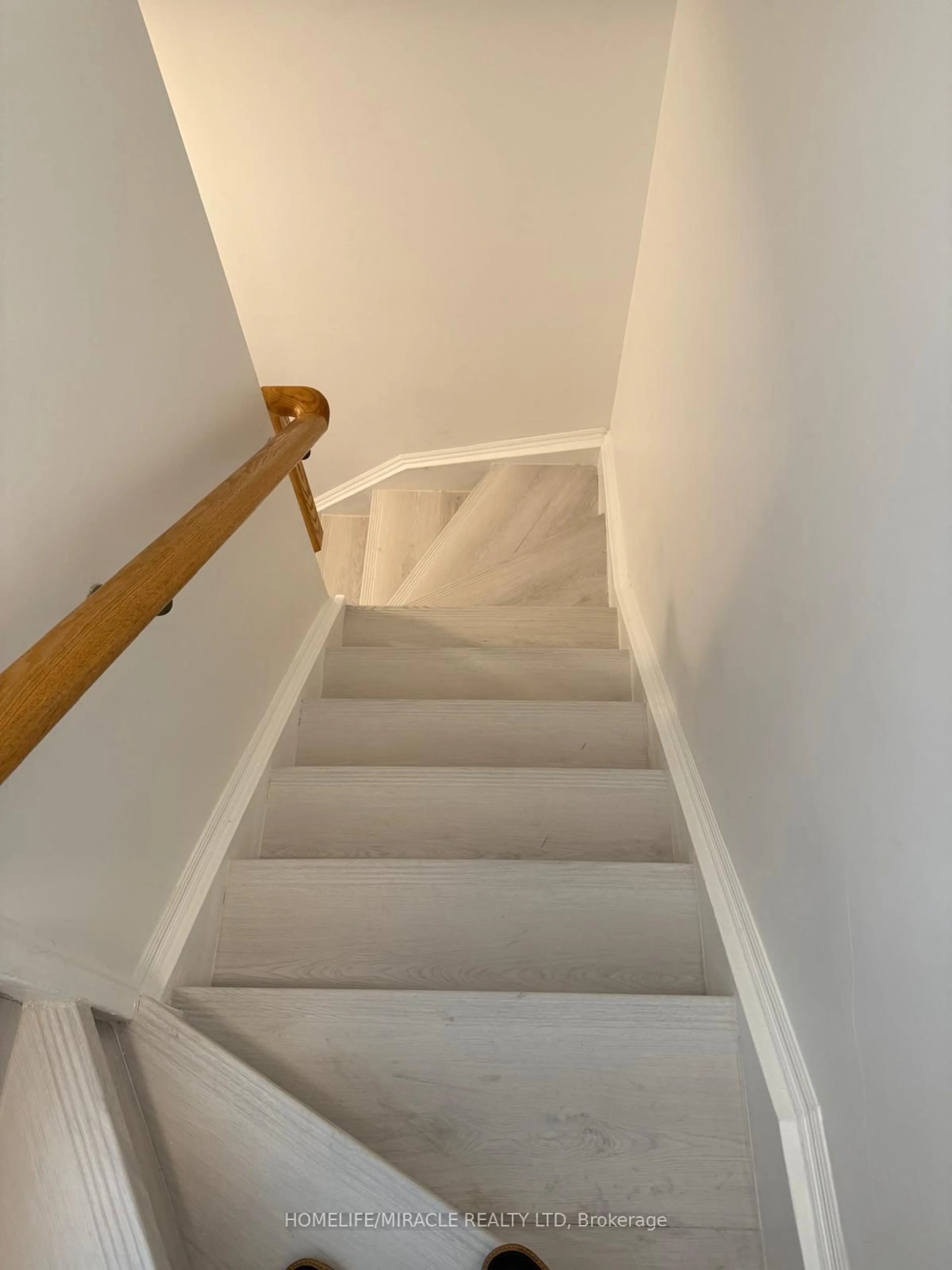 Stairs for 6 Tauton St, Vaughan Ontario L4L 0M2