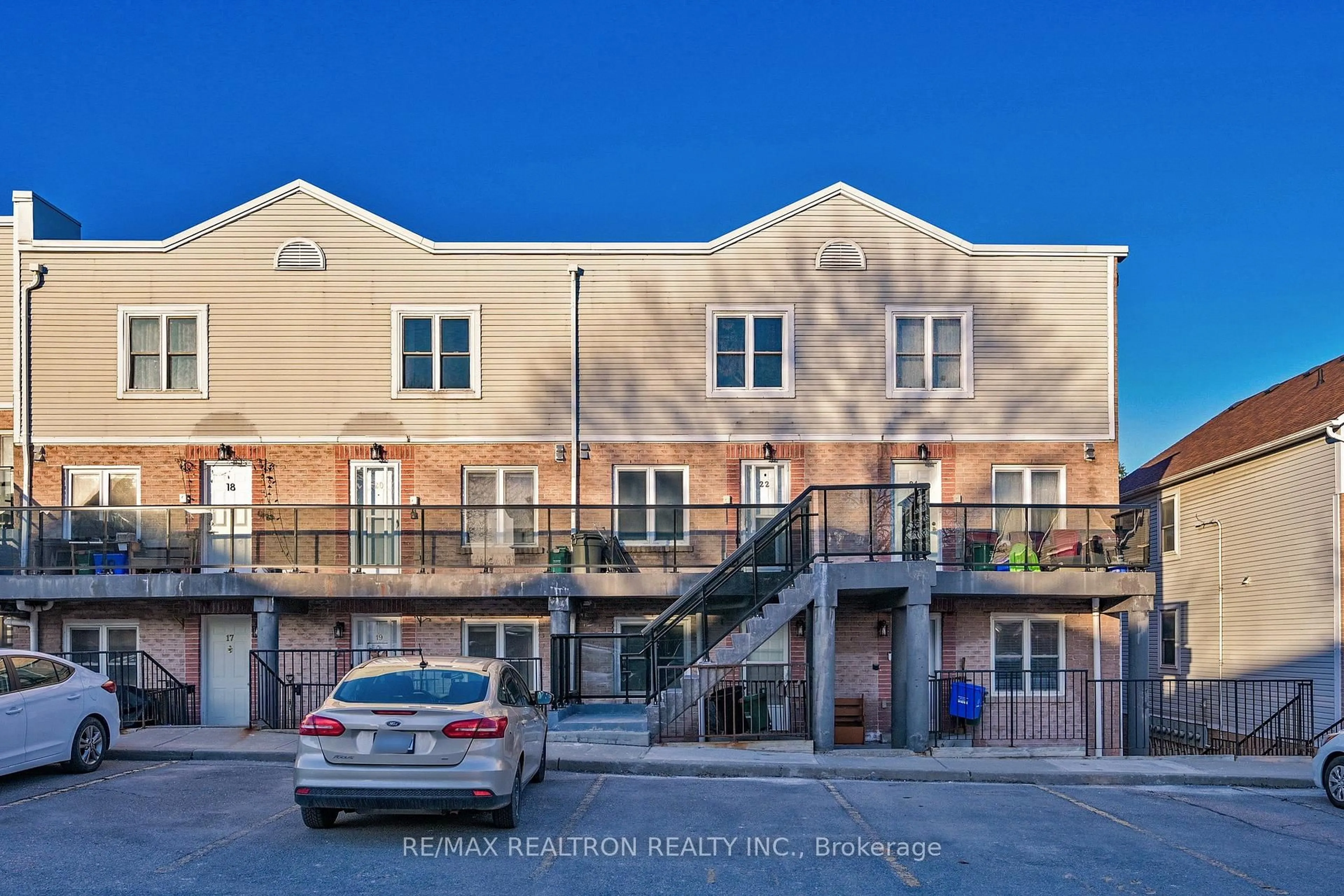 Unknown for 115 Main St #22, Newmarket Ontario L3Y 8J2