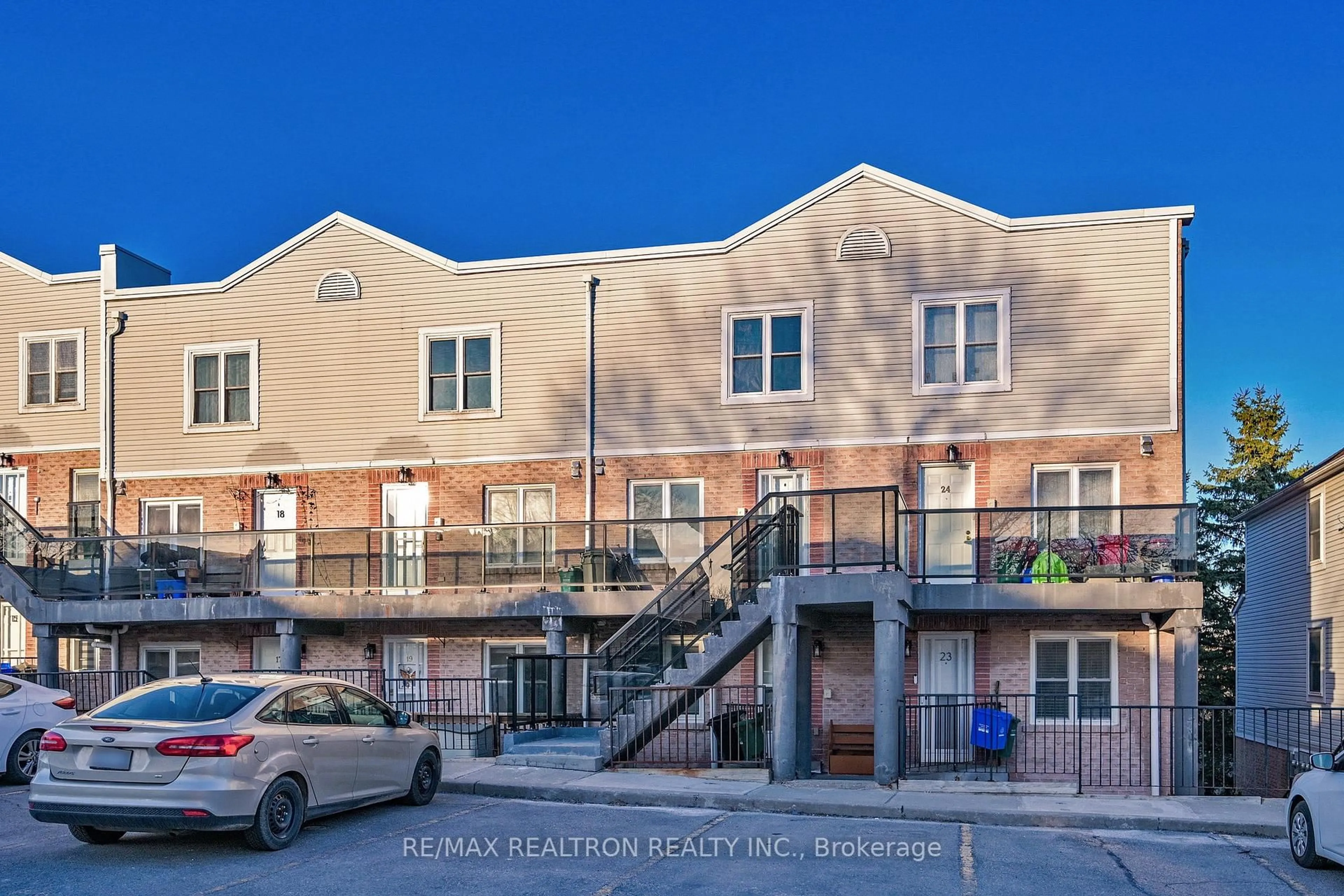 Unknown for 115 Main St #22, Newmarket Ontario L3Y 8J2