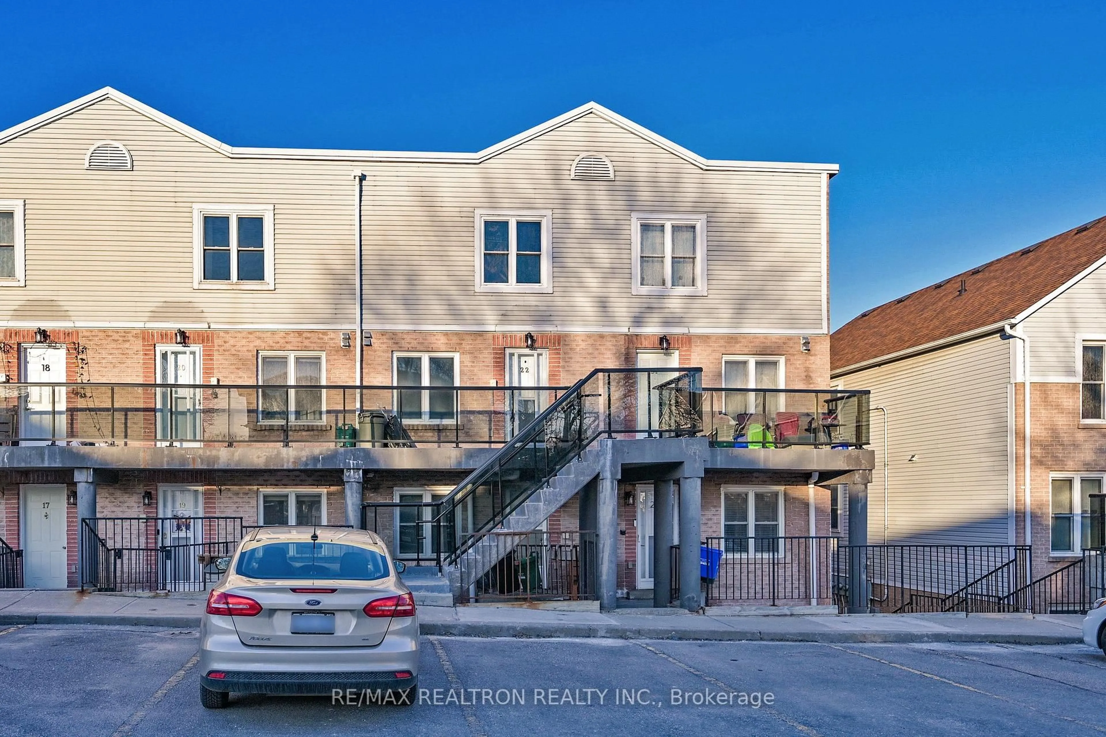 Unknown for 115 Main St #22, Newmarket Ontario L3Y 8J2