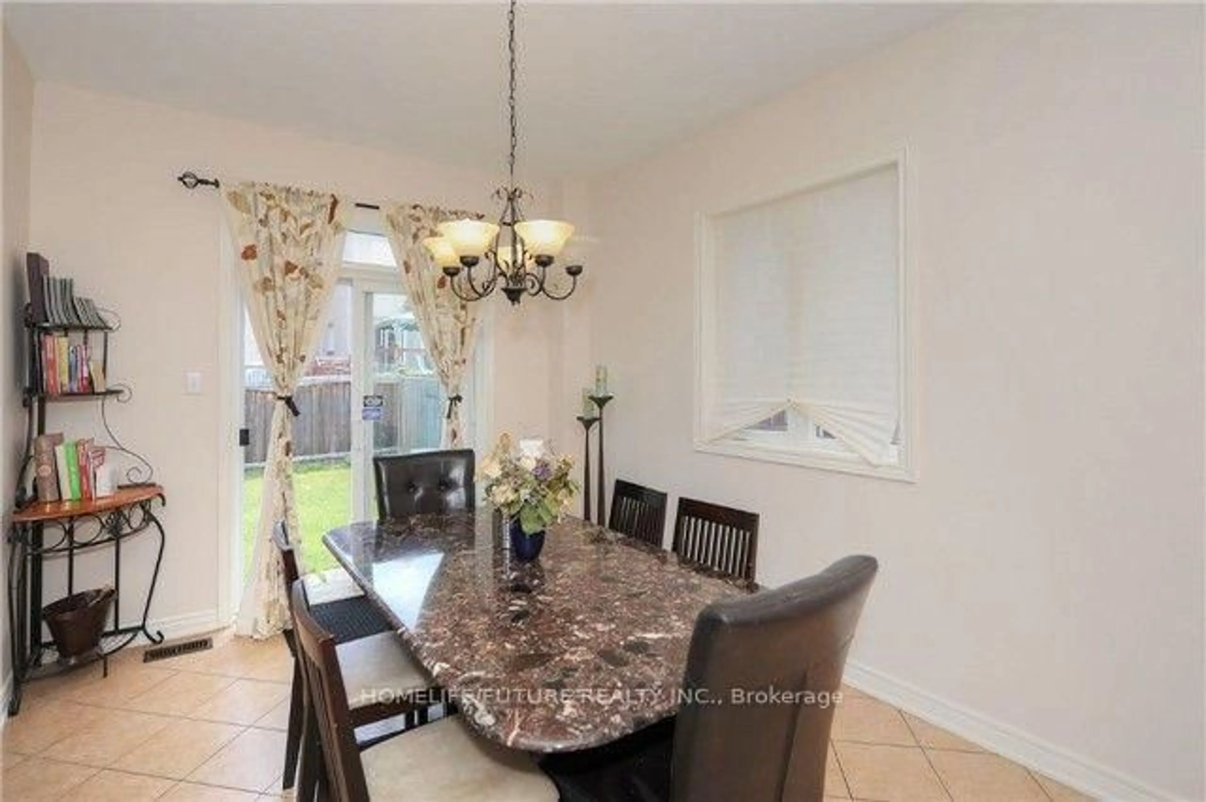 Dining room, ceramic/tile floor for 71 Batchford Cres, Markham Ontario L6B 0C2