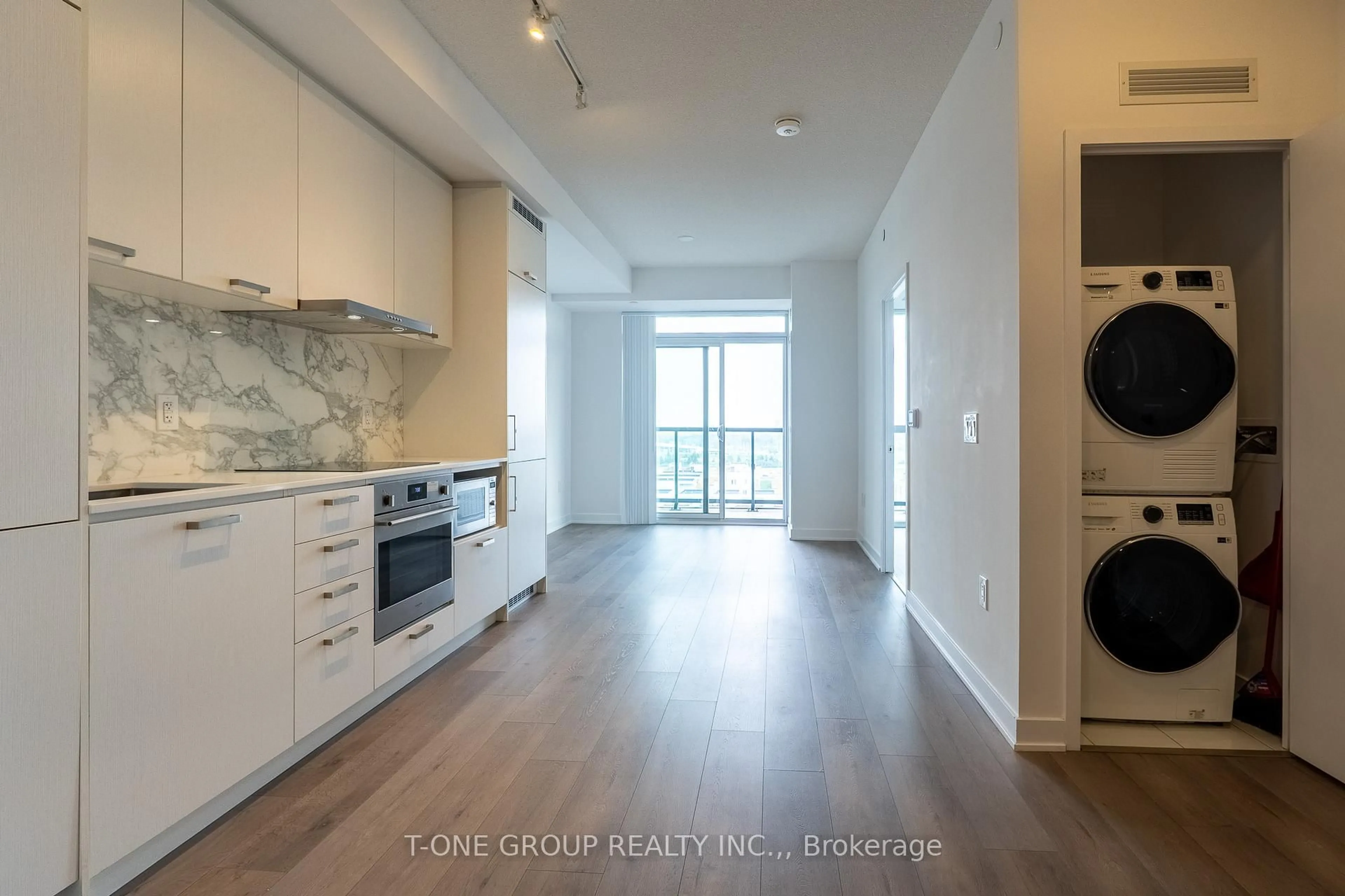 Open concept kitchen, unknown for 10 Honeycrisp Cres #808, Vaughan Ontario L4K 0M7