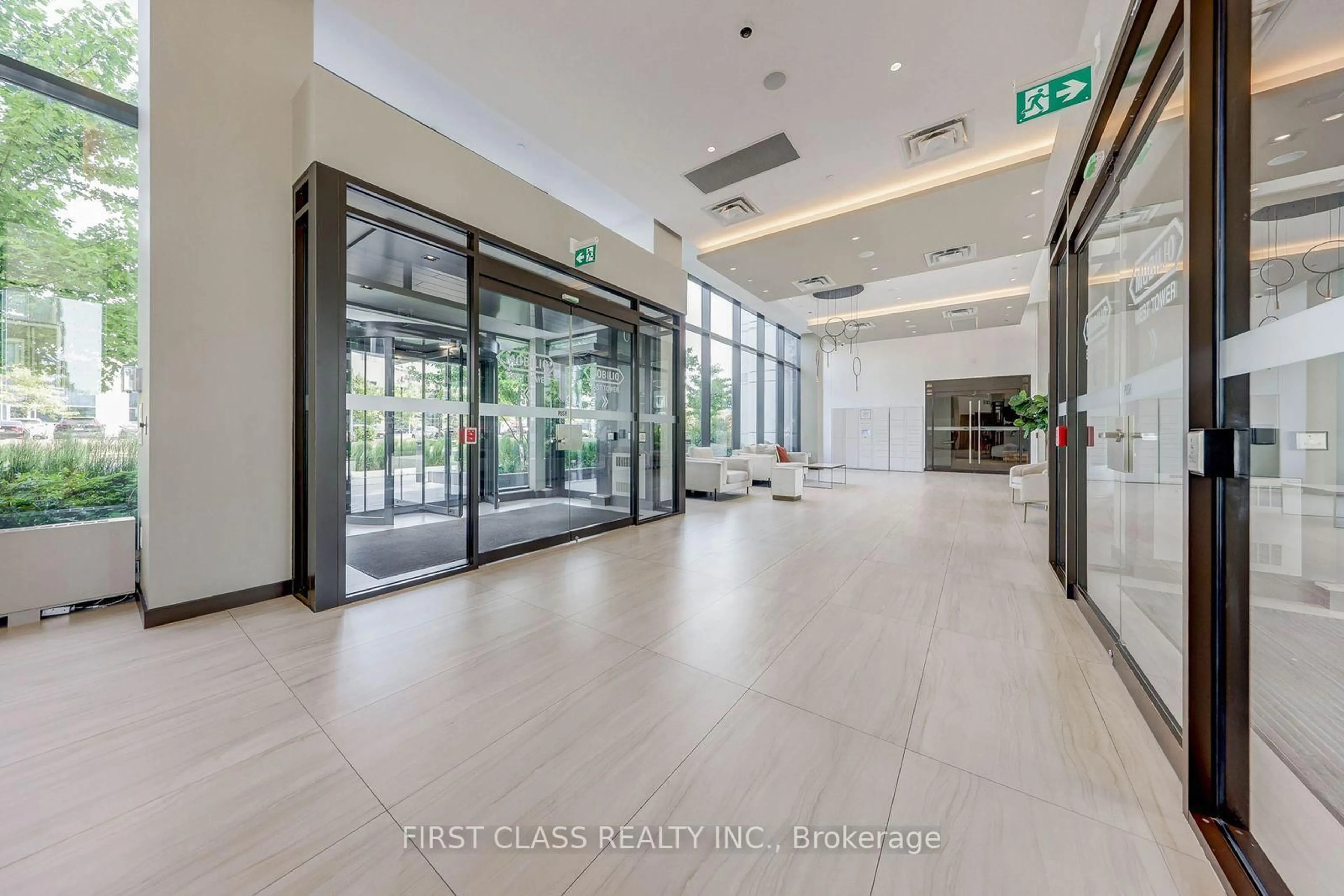 Indoor foyer for 10 Honeycrisp Cres #506, Vaughan Ontario L4K 0M7