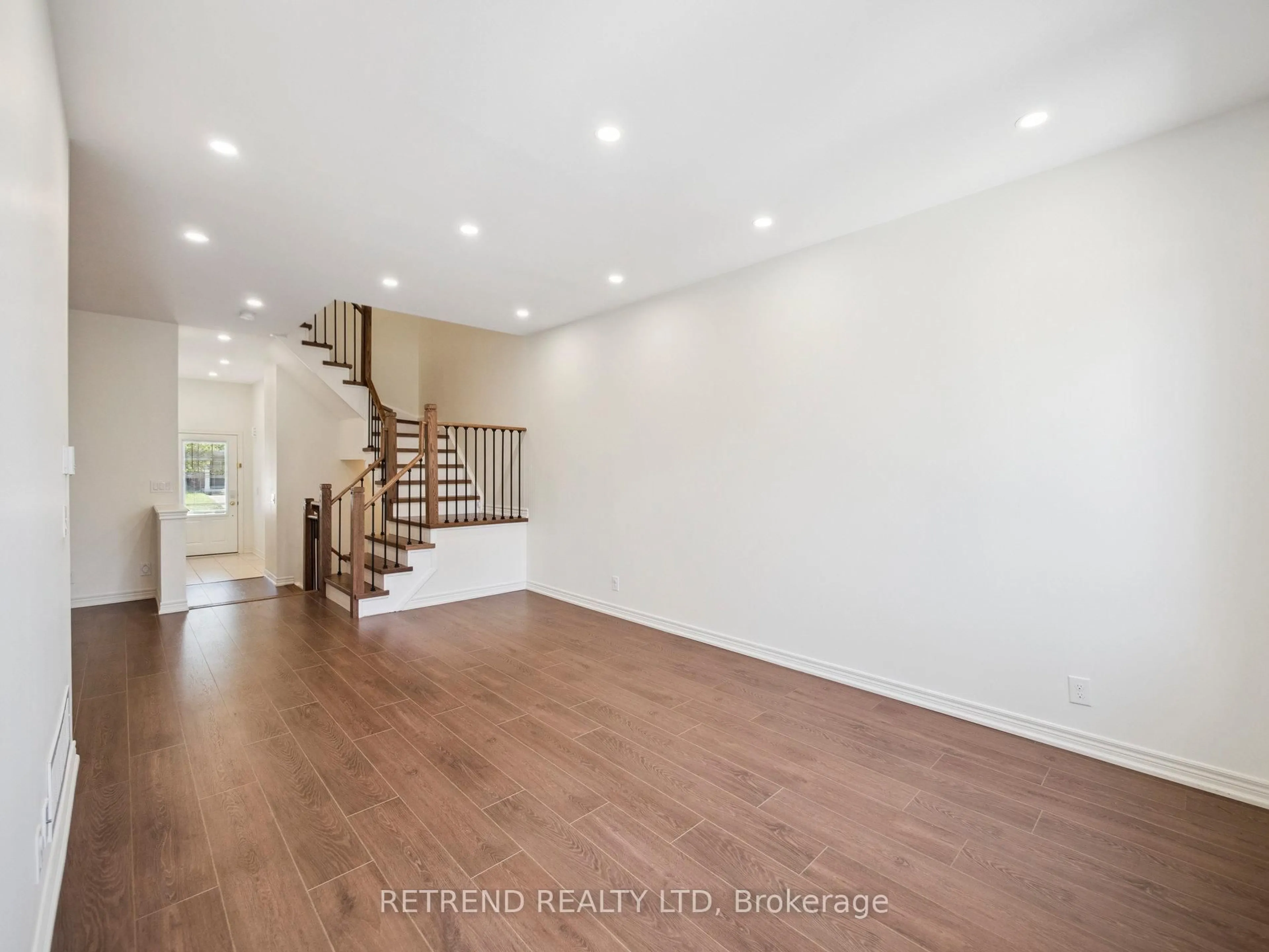 Indoor entryway for 74 Harvest Hills Blvd, Newmarket Ontario L9N 0B3