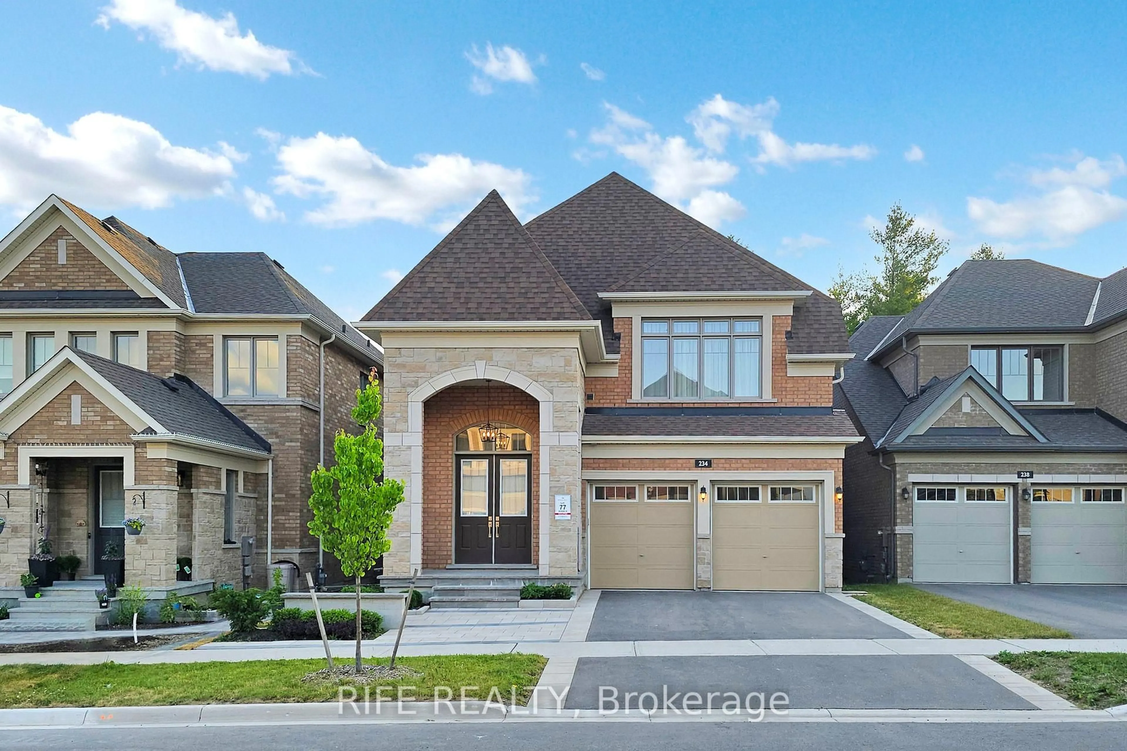 Home with brick exterior material, street for 234 Sikura Circ, Aurora Ontario L4G 3Y8