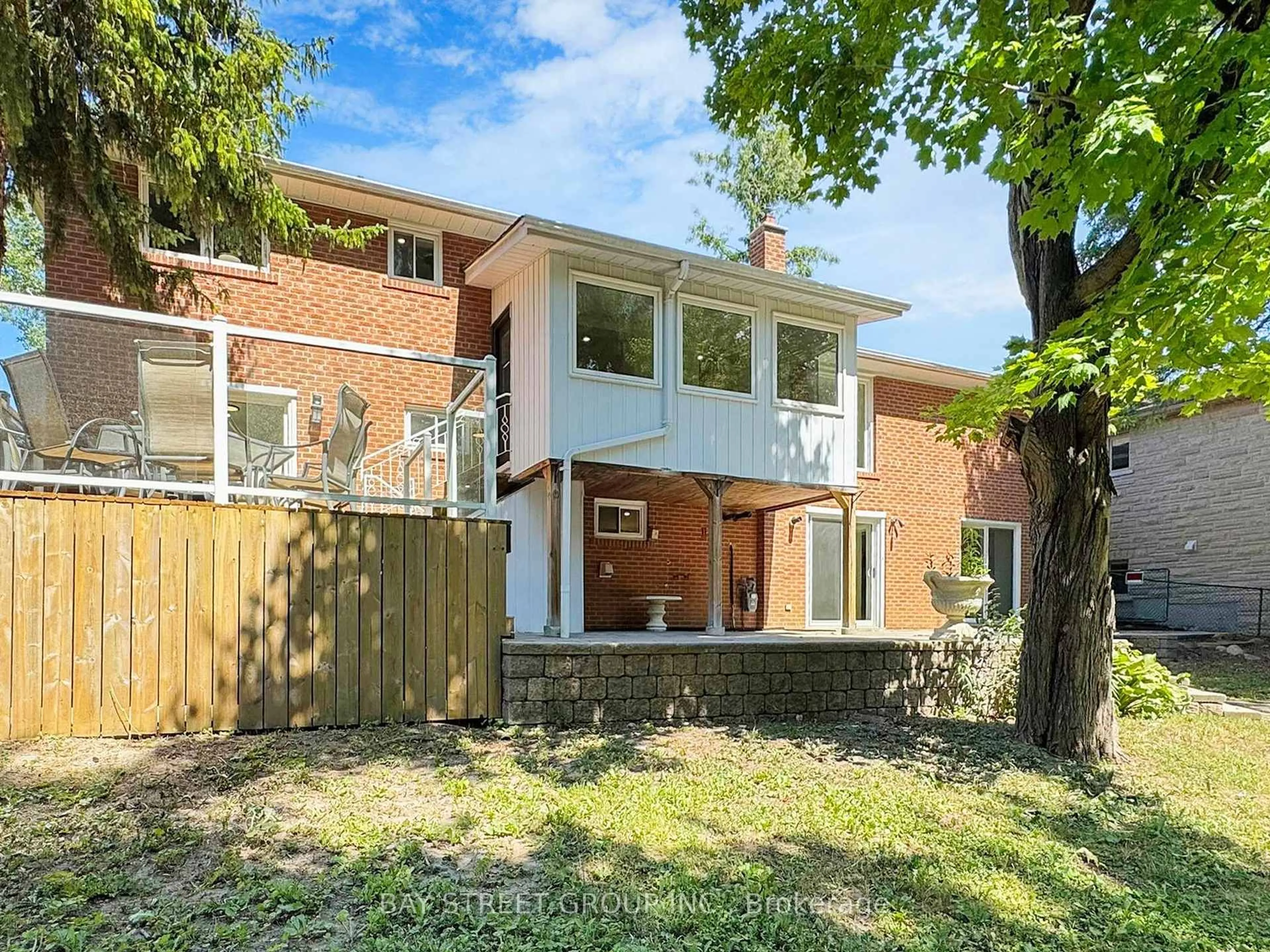 A pic from outside/outdoor area/front of a property/back of a property/a pic from drone, street for 164 Norman Dr, King Ontario L7B 1J5