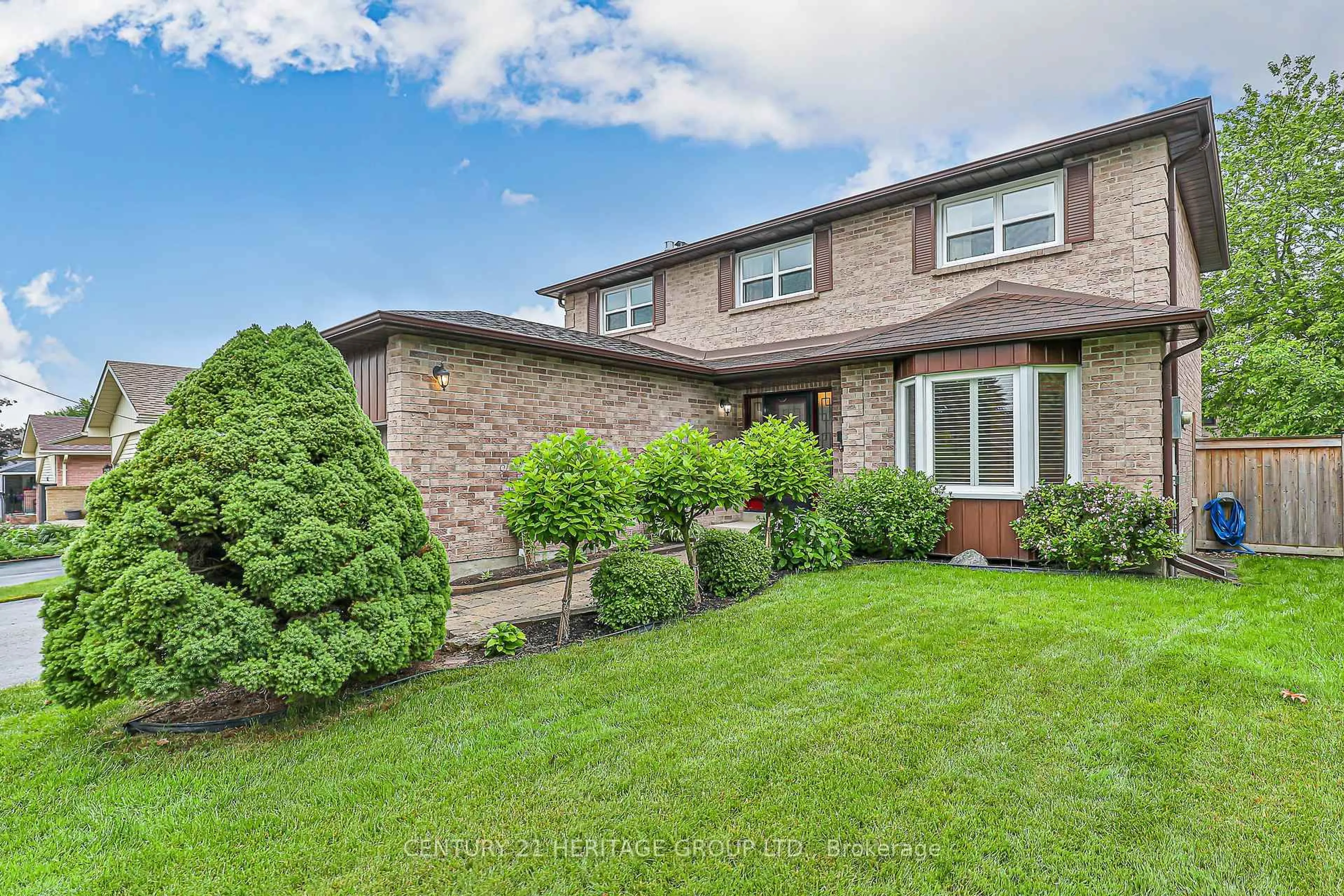 Home with brick exterior material, street for 458 Bristol Rd, Newmarket Ontario L3Y 6T3