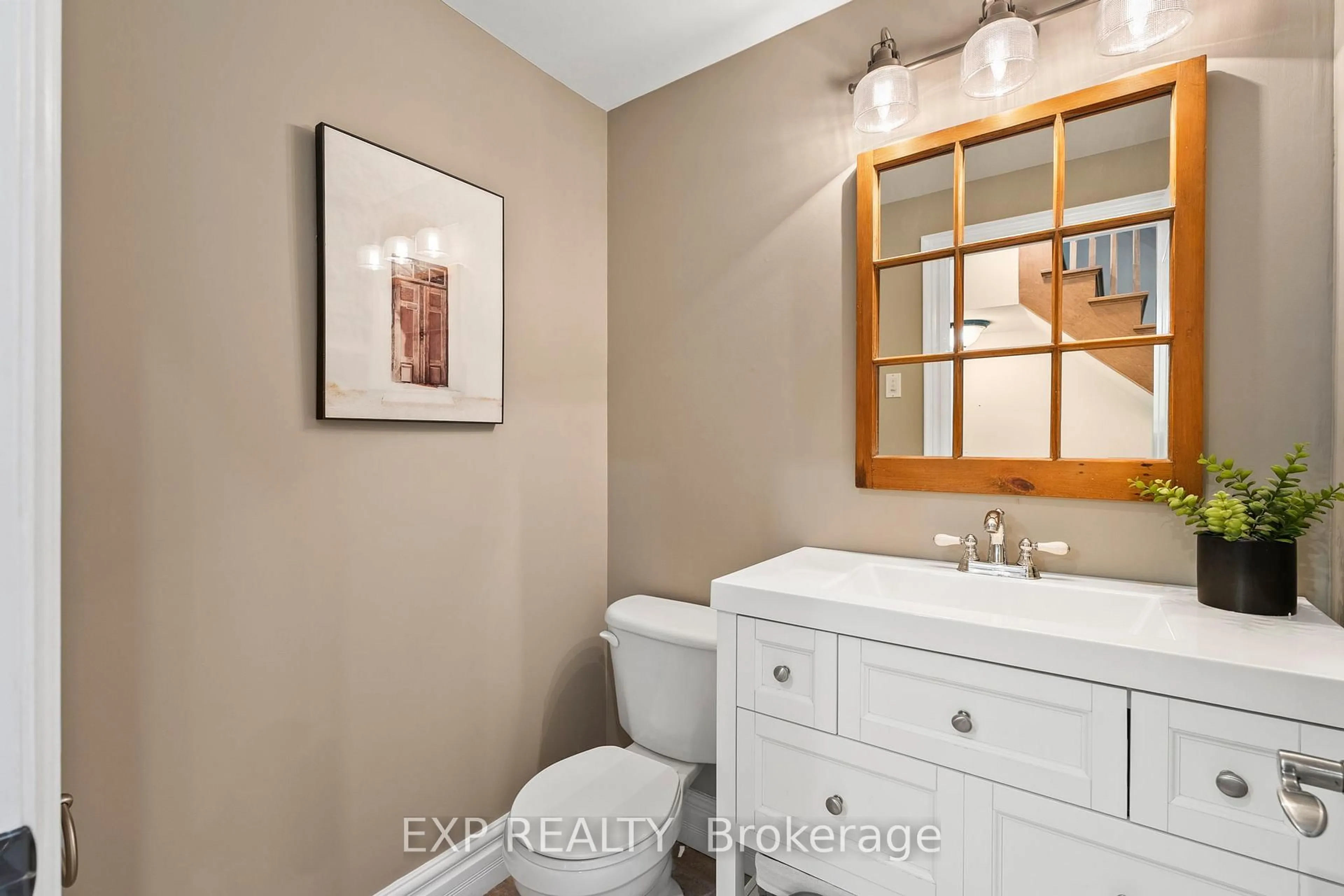Standard bathroom, ceramic/tile floor for 6 Gooseberry Lane, Uxbridge Ontario L9P 1X2