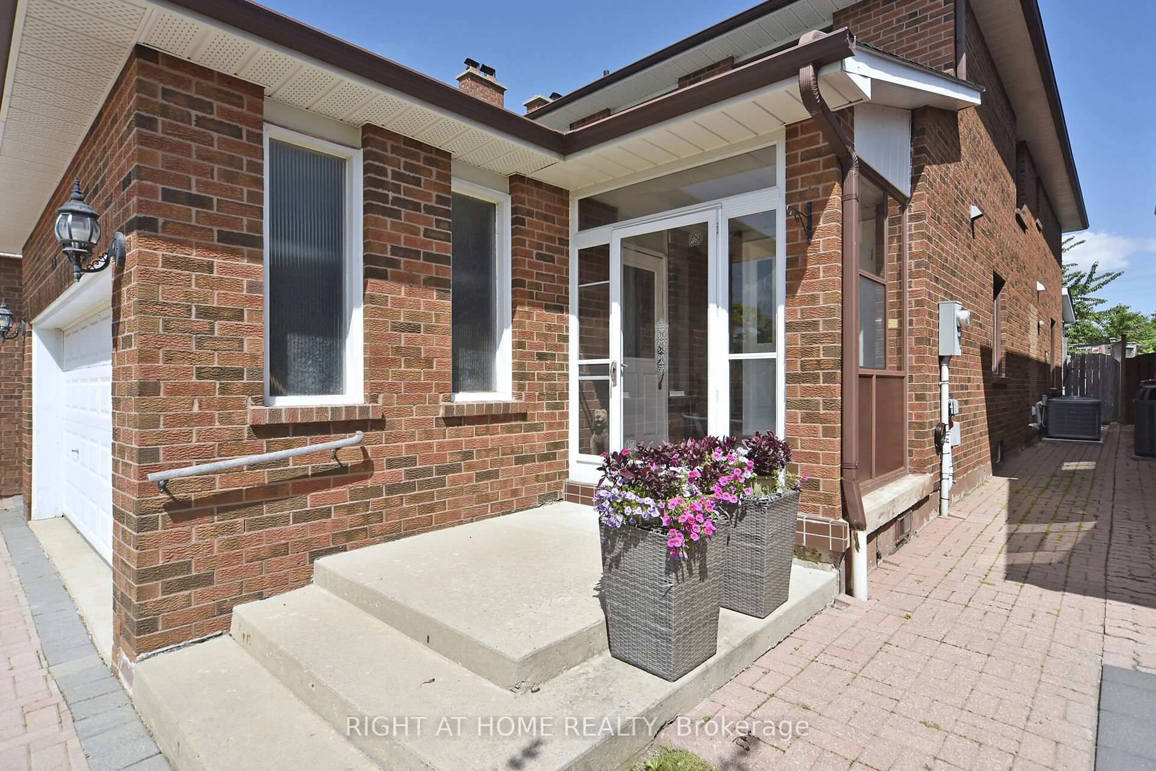 Home with brick exterior material, street for 136 Oliver Lane, Vaughan Ontario L6A 1B1