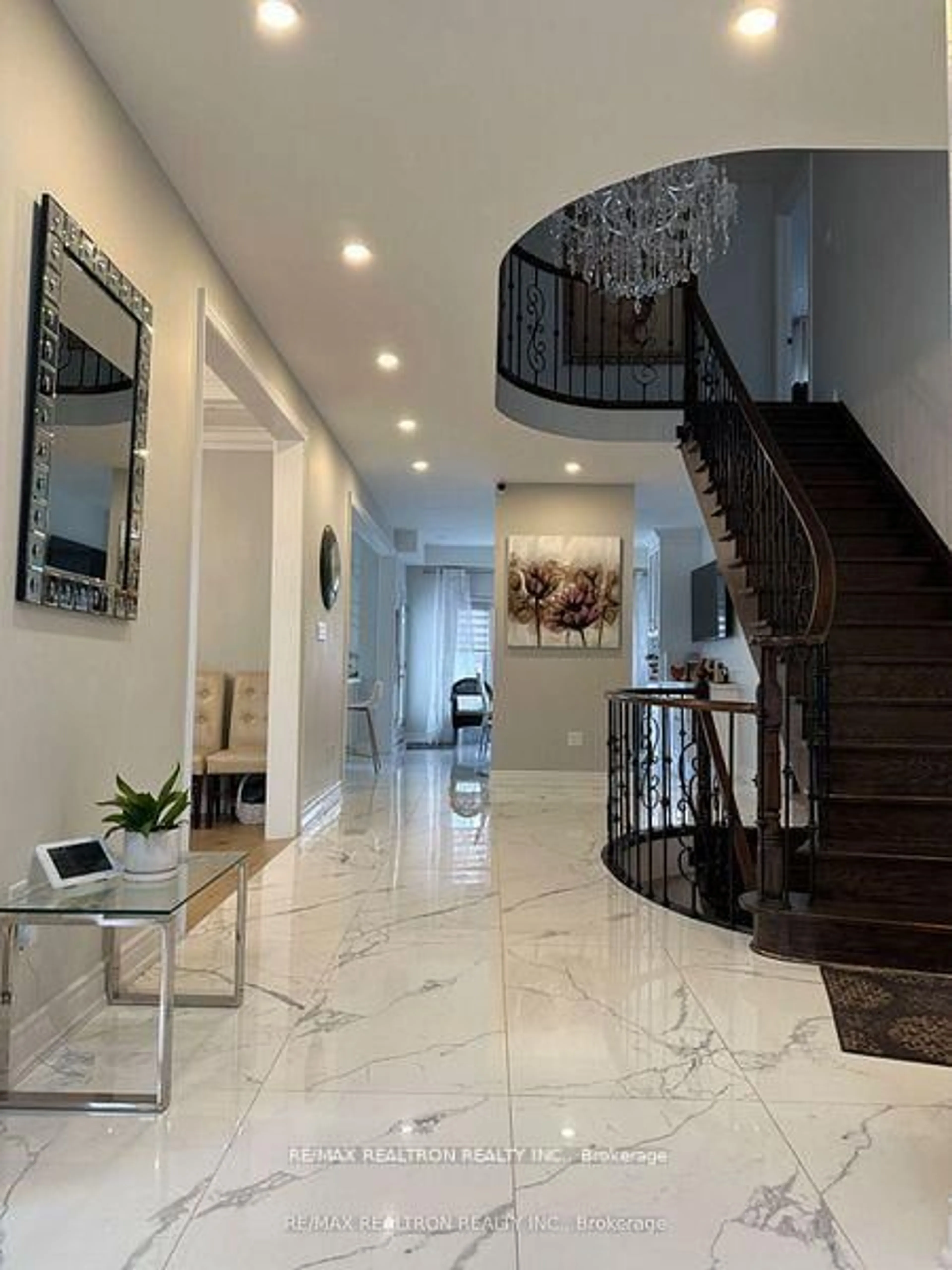 Indoor foyer for 113 Reansbury Cres, Markham Ontario L6C 1X6