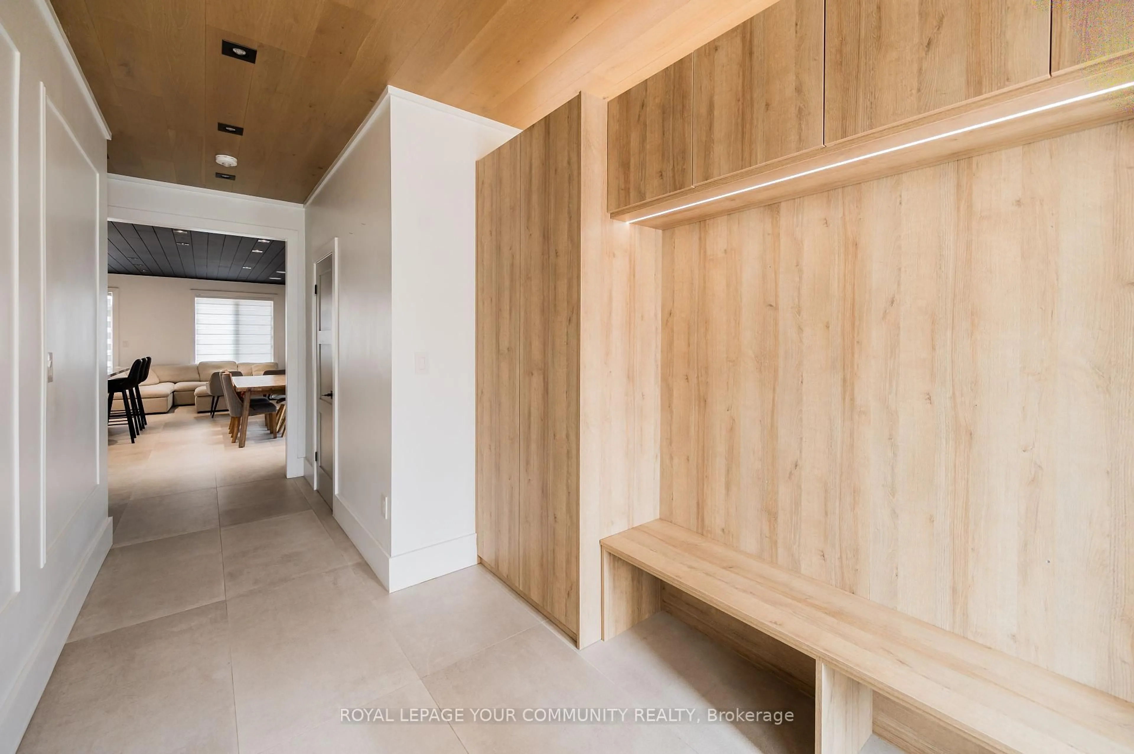 Indoor foyer for 54 Frederick Taylor Way, East Gwillimbury Ontario L0G 1M0
