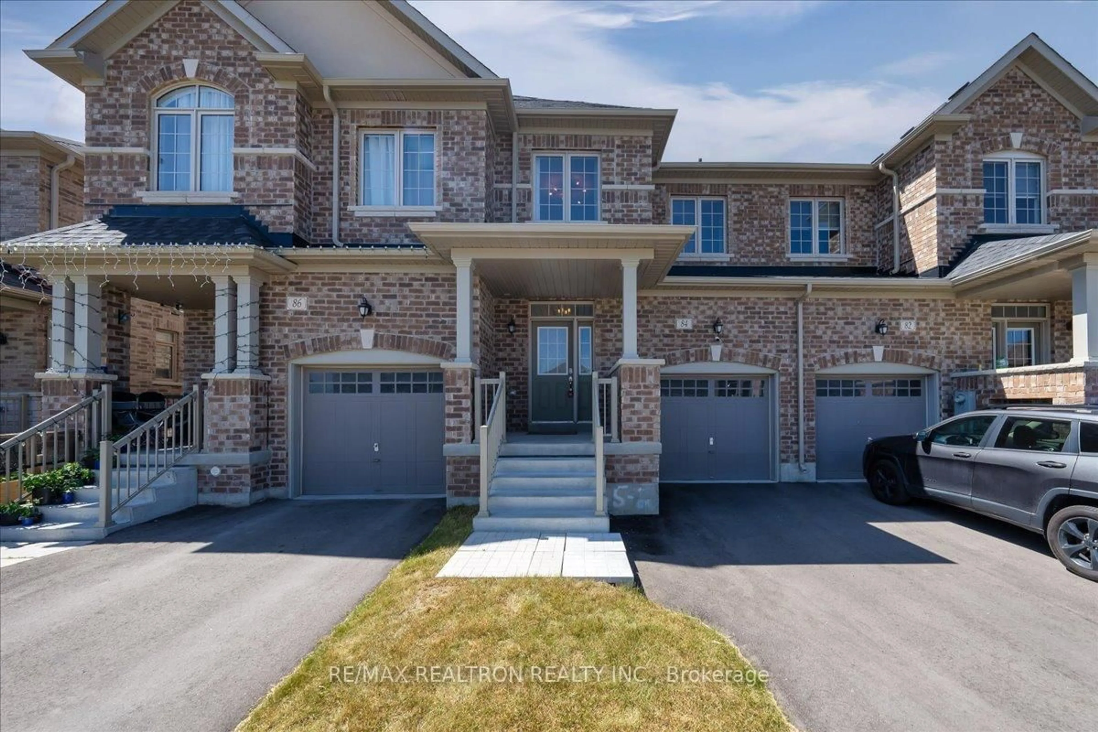Home with brick exterior material, street for 84 Ferragine Cres, Bradford West Gwillimbury Ontario L3Z 4K2
