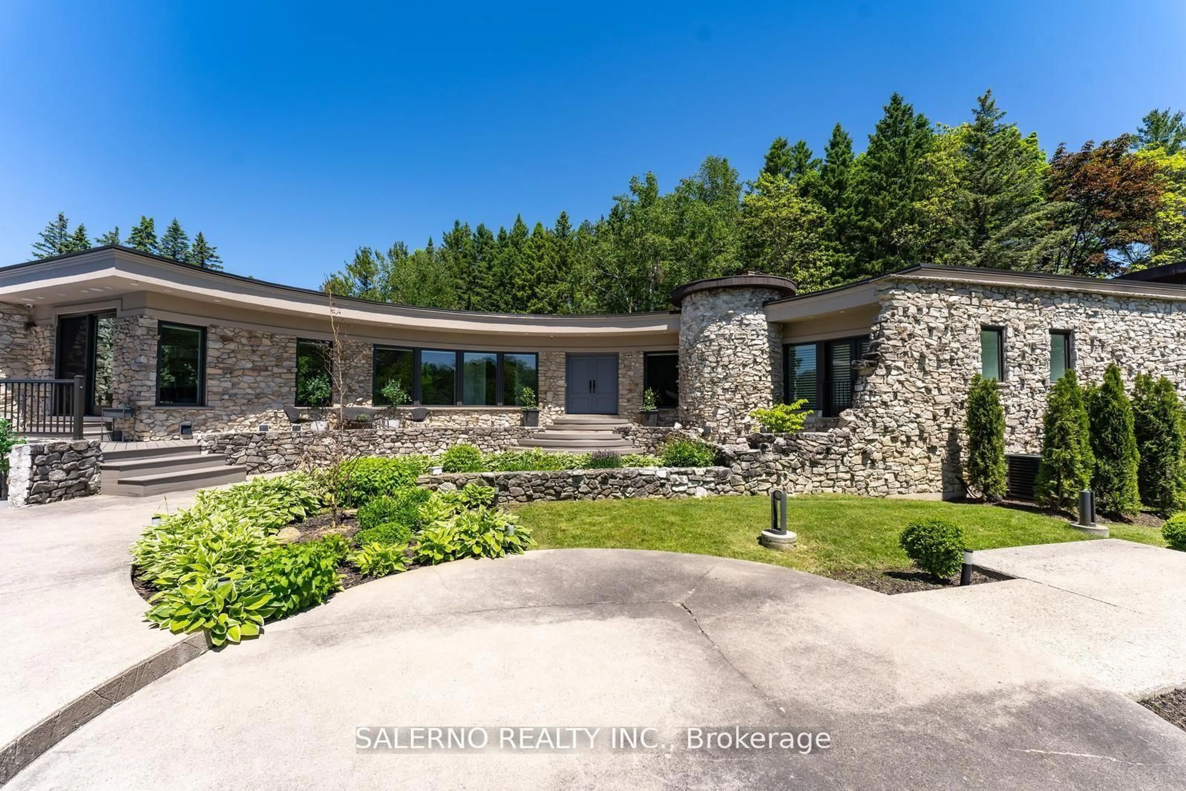 Unknown for 290 Kingscross Dr, King Ontario L7B 1K1
