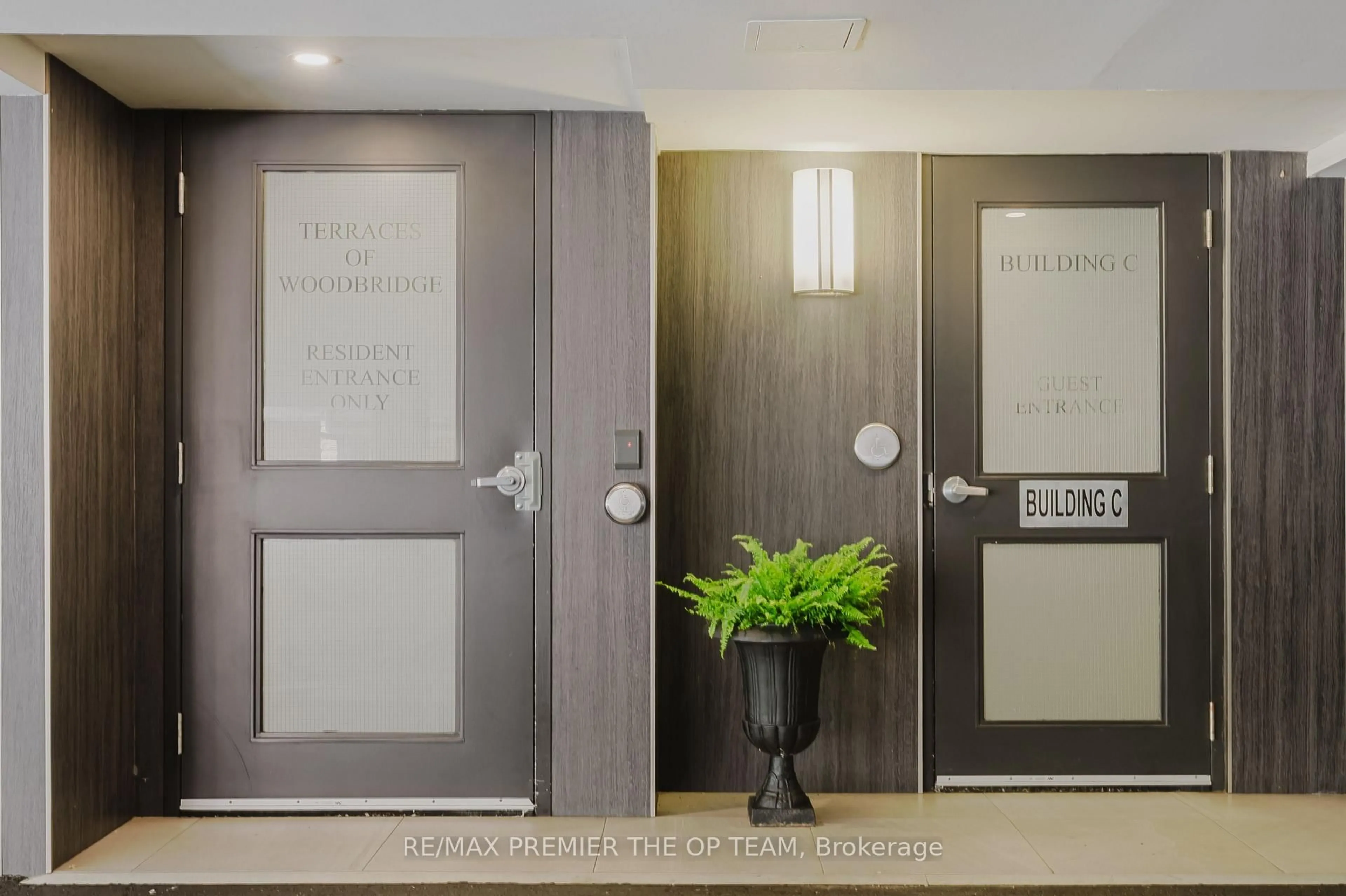 Indoor entryway for 121 Woodbridge Ave #321, Vaughan Ontario L4L 9E3