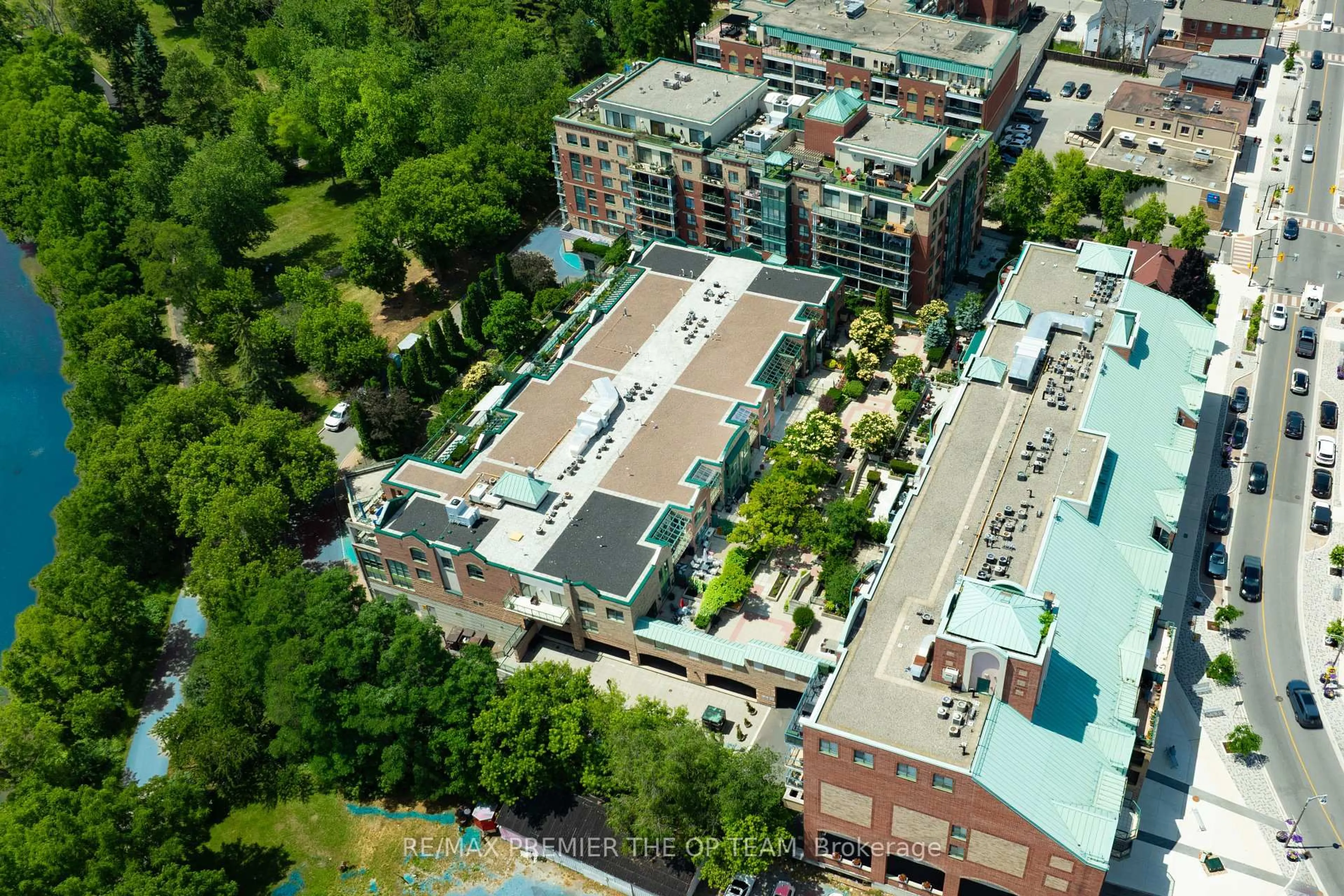 A pic from outside/outdoor area/front of a property/back of a property/a pic from drone, city buildings view from balcony for 121 Woodbridge Ave #321, Vaughan Ontario L4L 9E3
