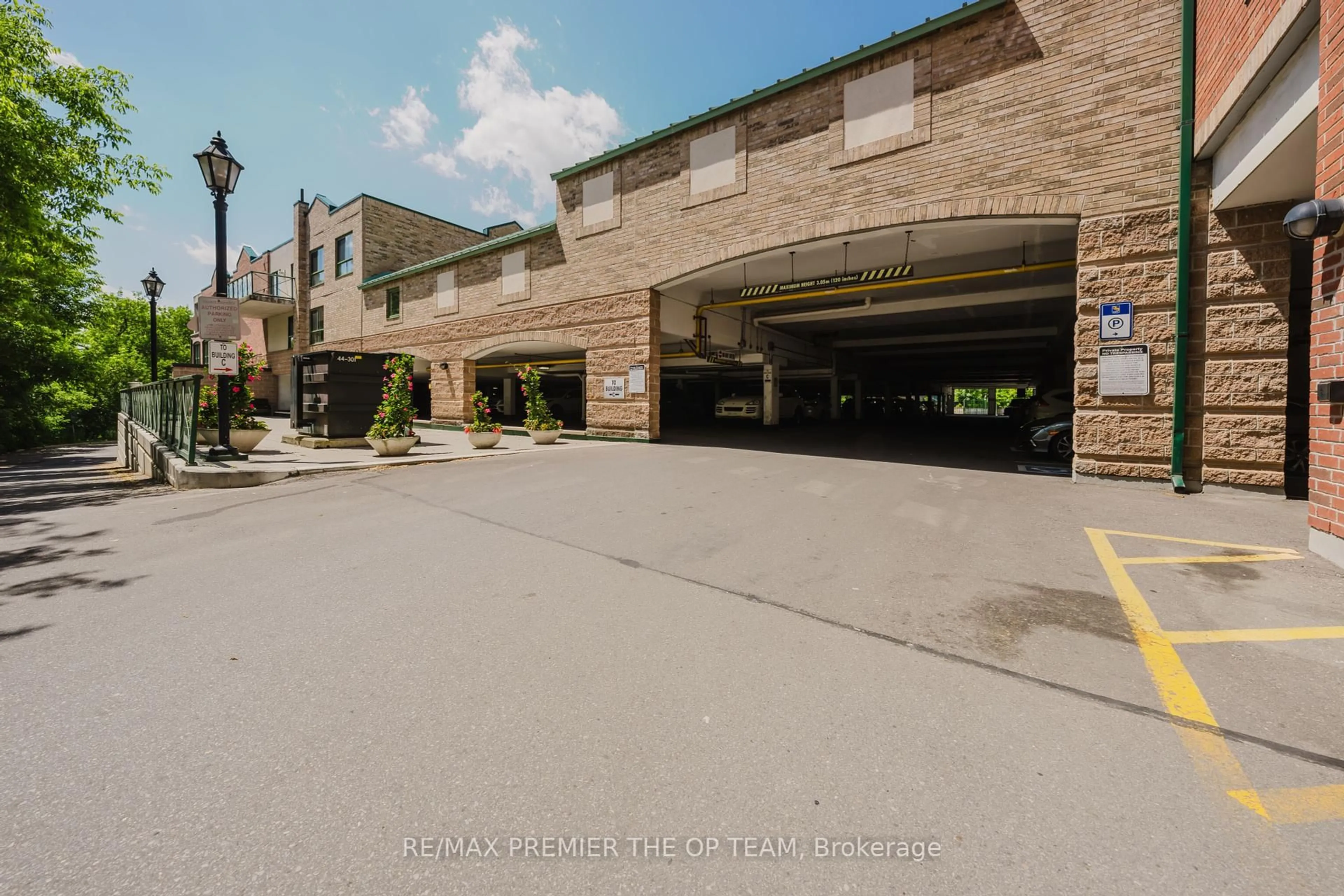 Patio, street for 121 Woodbridge Ave #321, Vaughan Ontario L4L 9E3