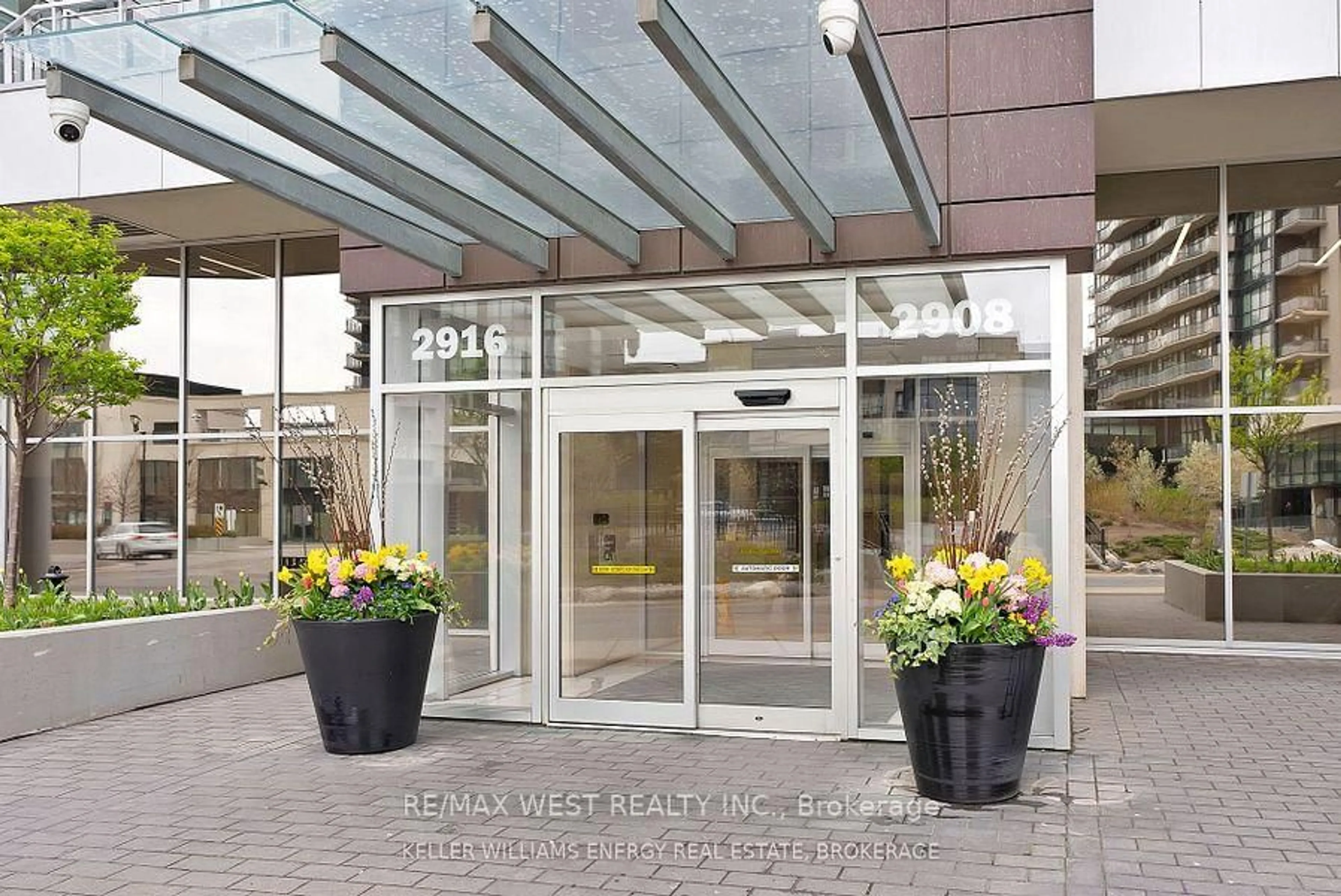 Indoor foyer for 2908 Highway 7 #1510, Vaughan Ontario L4K 0K5