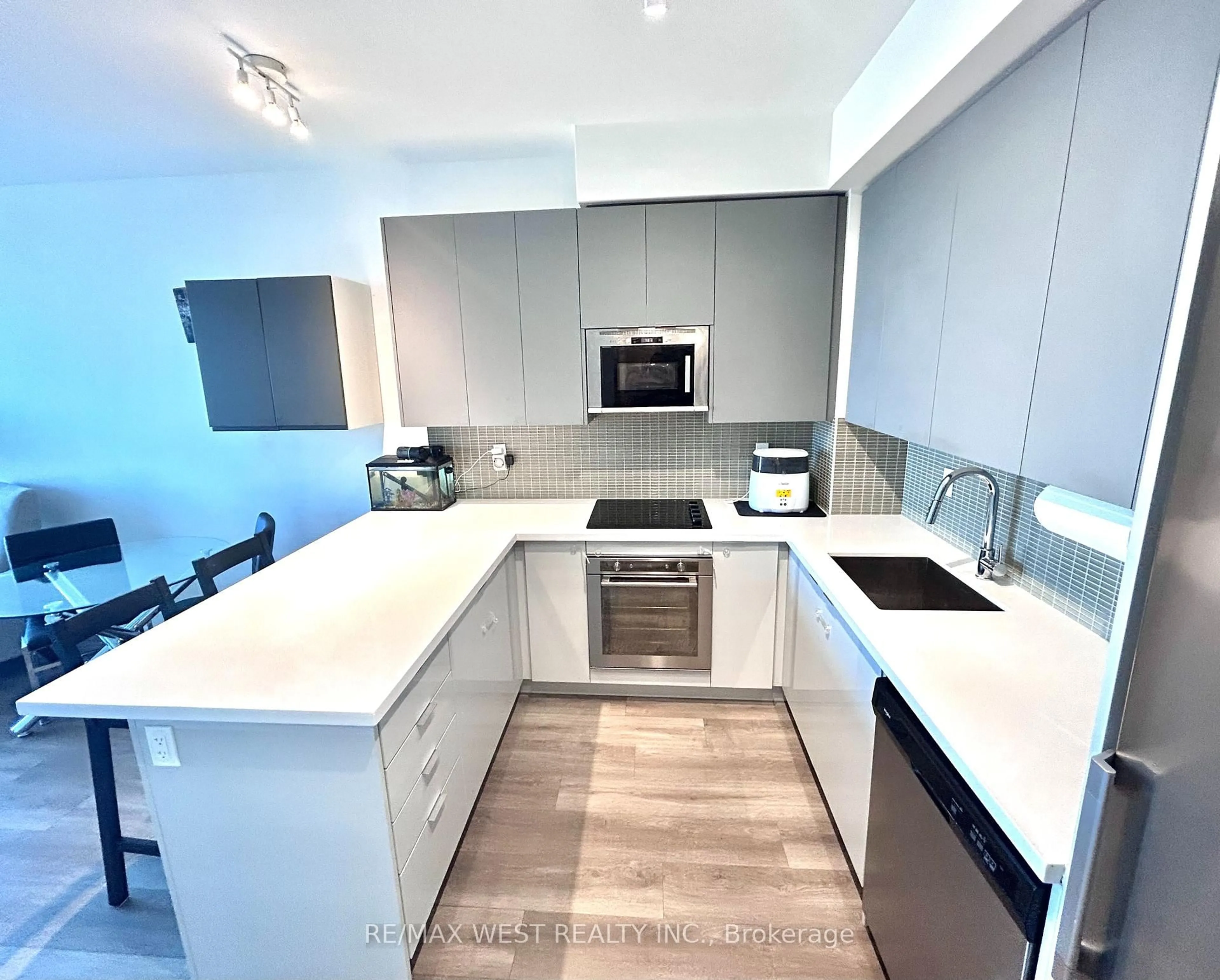 Contemporary kitchen, unknown for 2908 Highway 7 #1510, Vaughan Ontario L4K 0K5