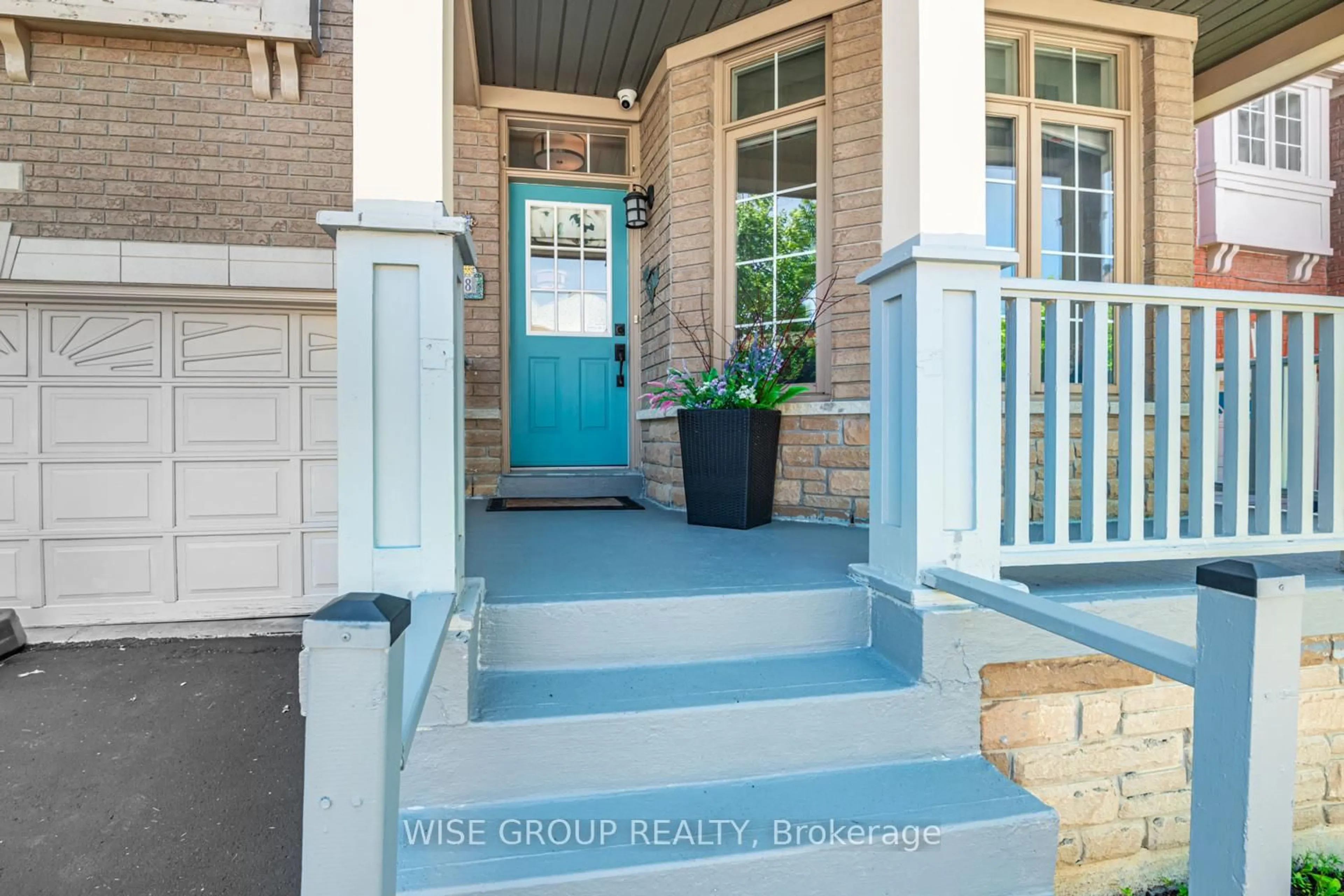 Indoor entryway for 8 Crawford St, Markham Ontario L6C 2L4