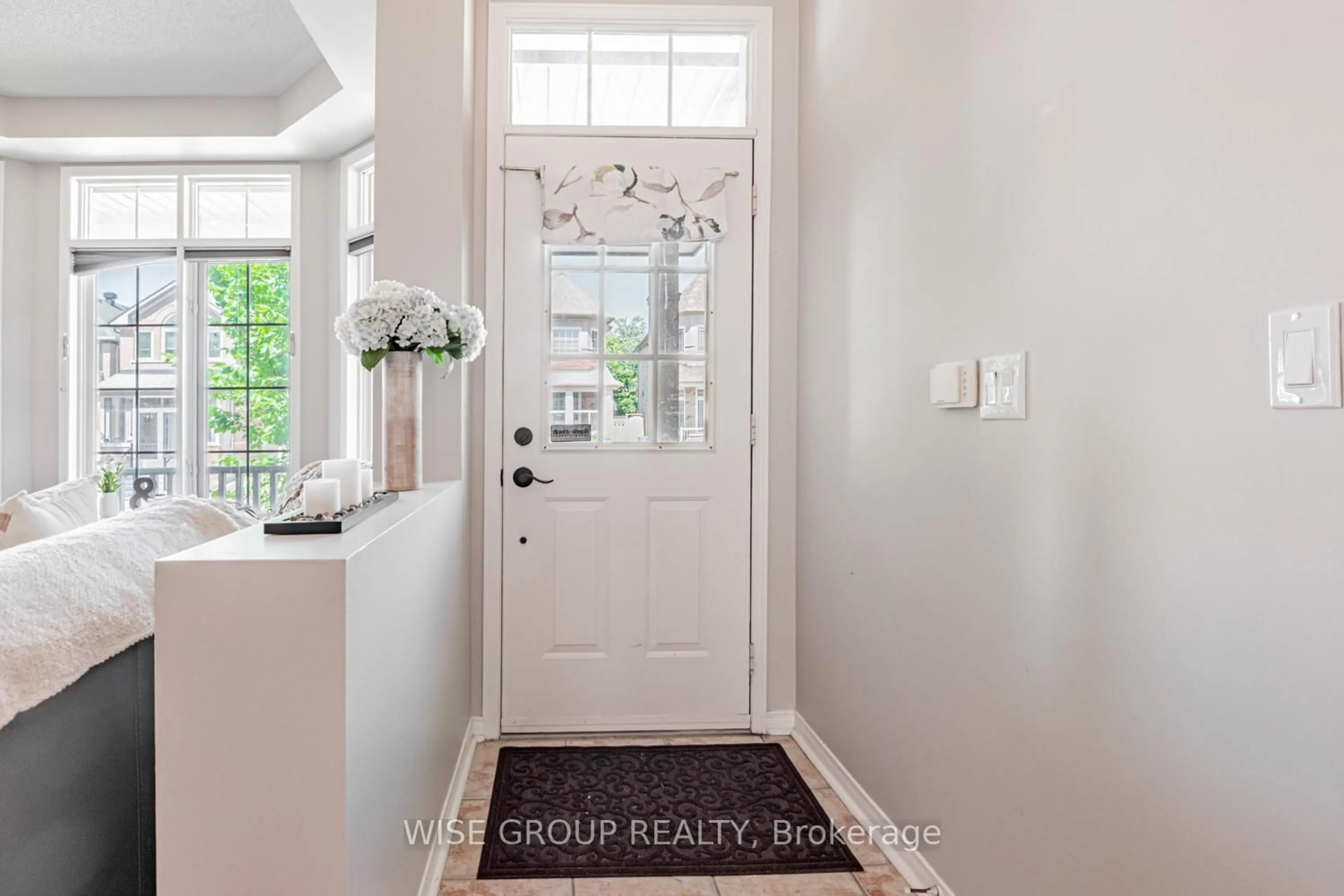 Indoor entryway for 8 Crawford St, Markham Ontario L6C 2L4