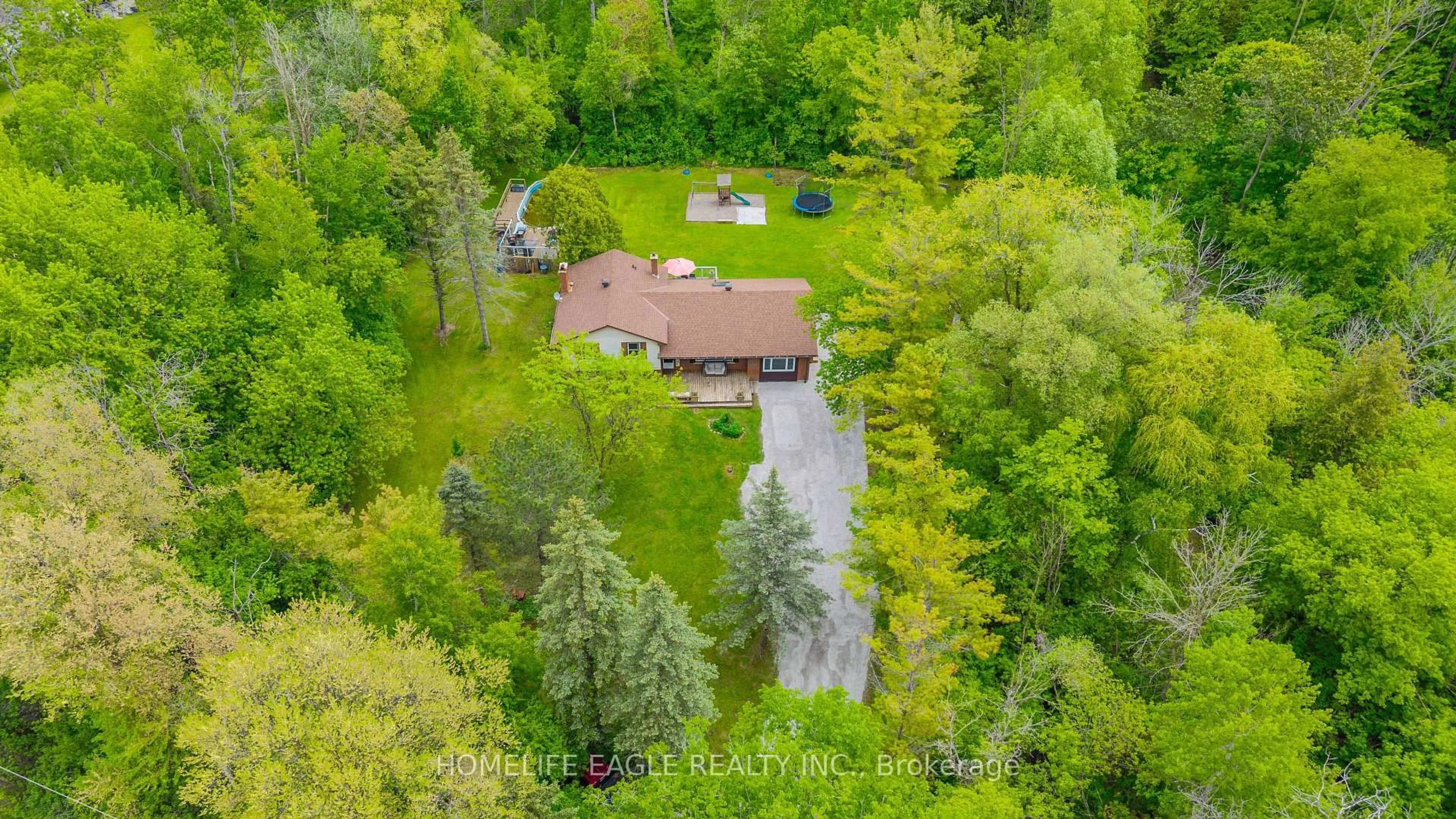 A pic from outside/outdoor area/front of a property/back of a property/a pic from drone, water/lake/river/ocean view for 19341 Bathurst St, East Gwillimbury Ontario L9N 0K5