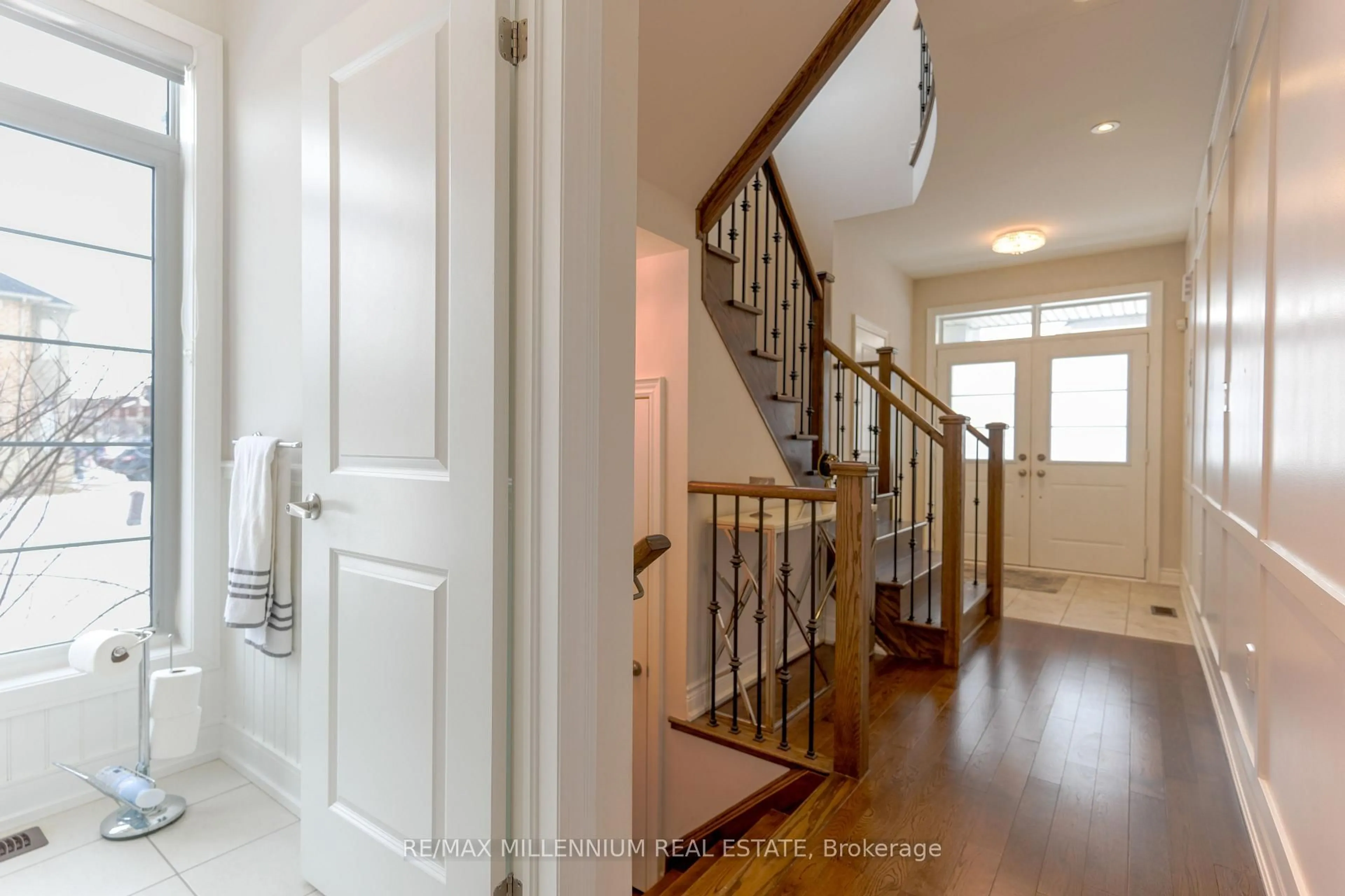 Indoor entryway for 40 Frederick Pearson St, East Gwillimbury Ontario L9N 0R8