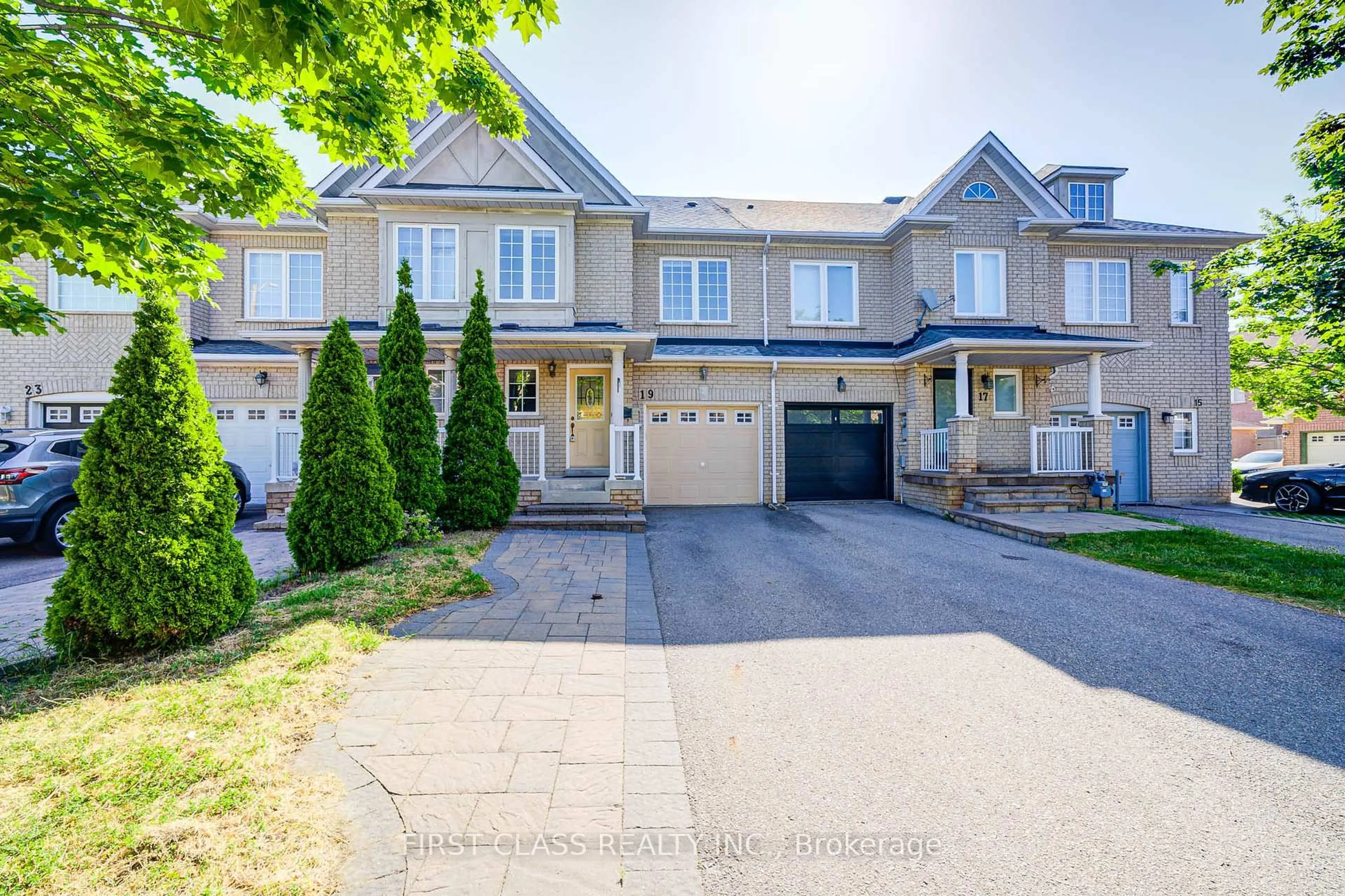 A pic from outside/outdoor area/front of a property/back of a property/a pic from drone, street for 19 Benjamin Hood Cres, Vaughan Ontario L4K 5M3