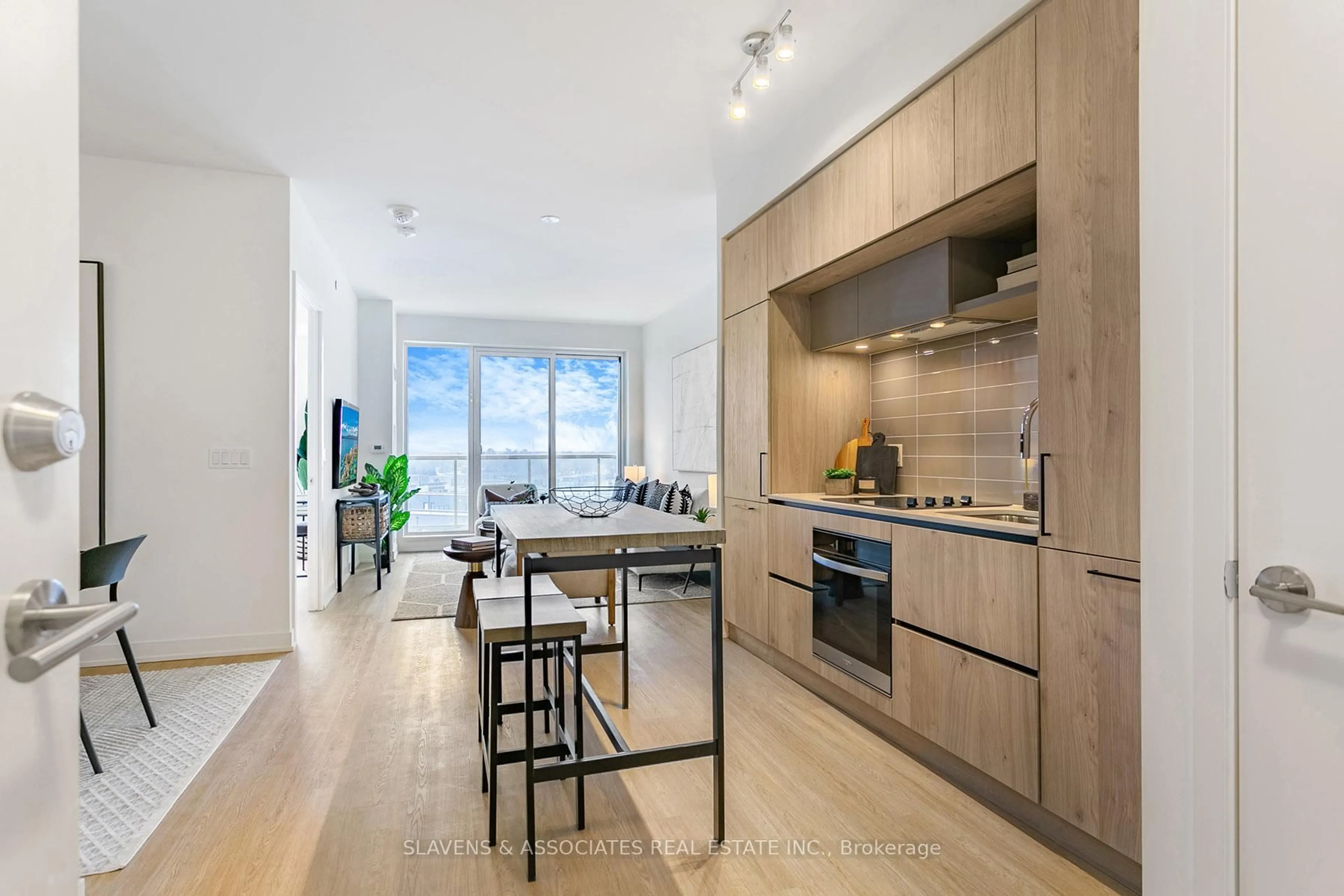 Open concept kitchen, unknown for 6 David Eyer Rd #515, Richmond Hill Ontario L4S 1M4
