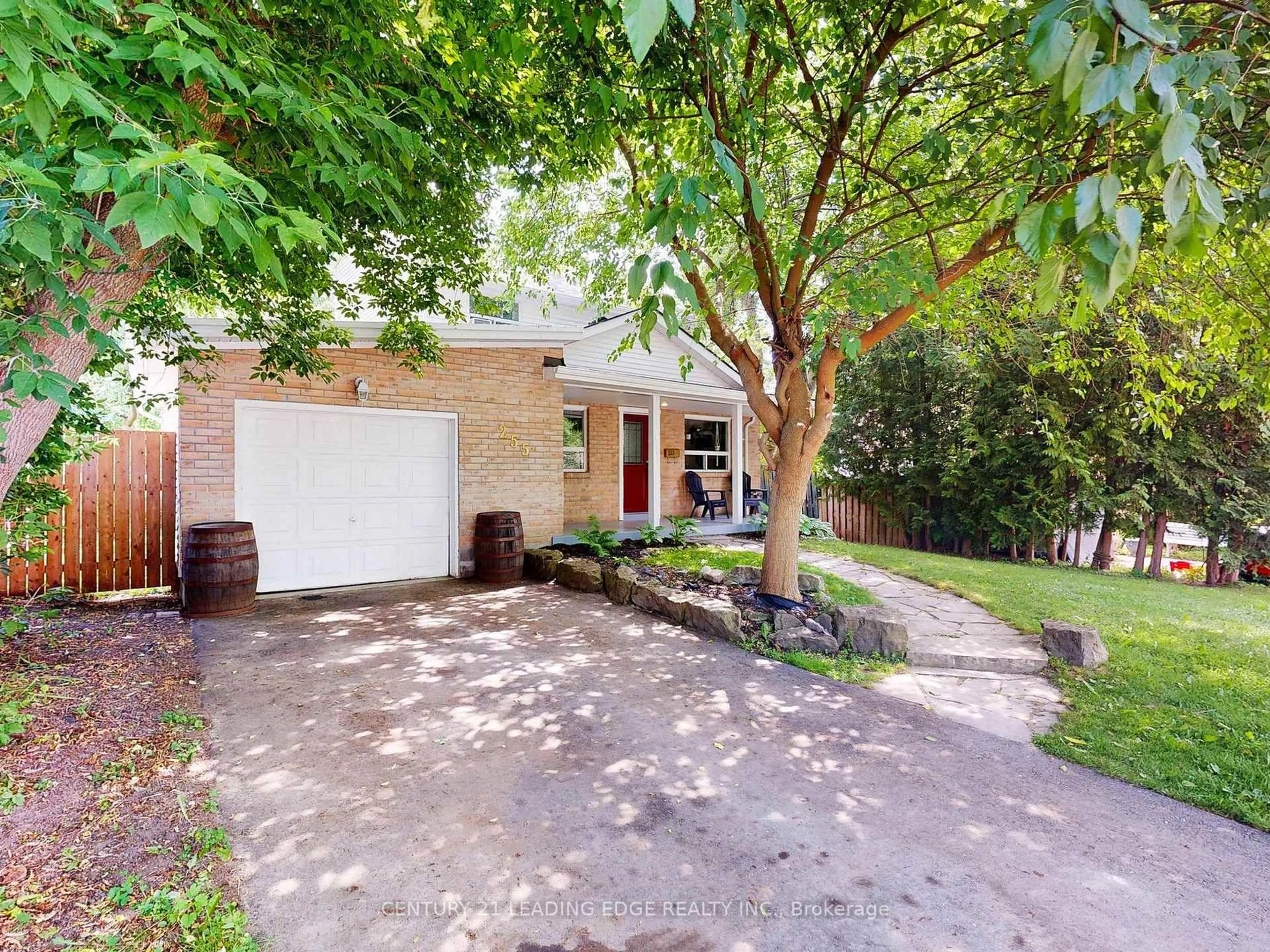 A pic from outside/outdoor area/front of a property/back of a property/a pic from drone, street for 255 Cedarholme Ave, Georgina Ontario L4P 2W5