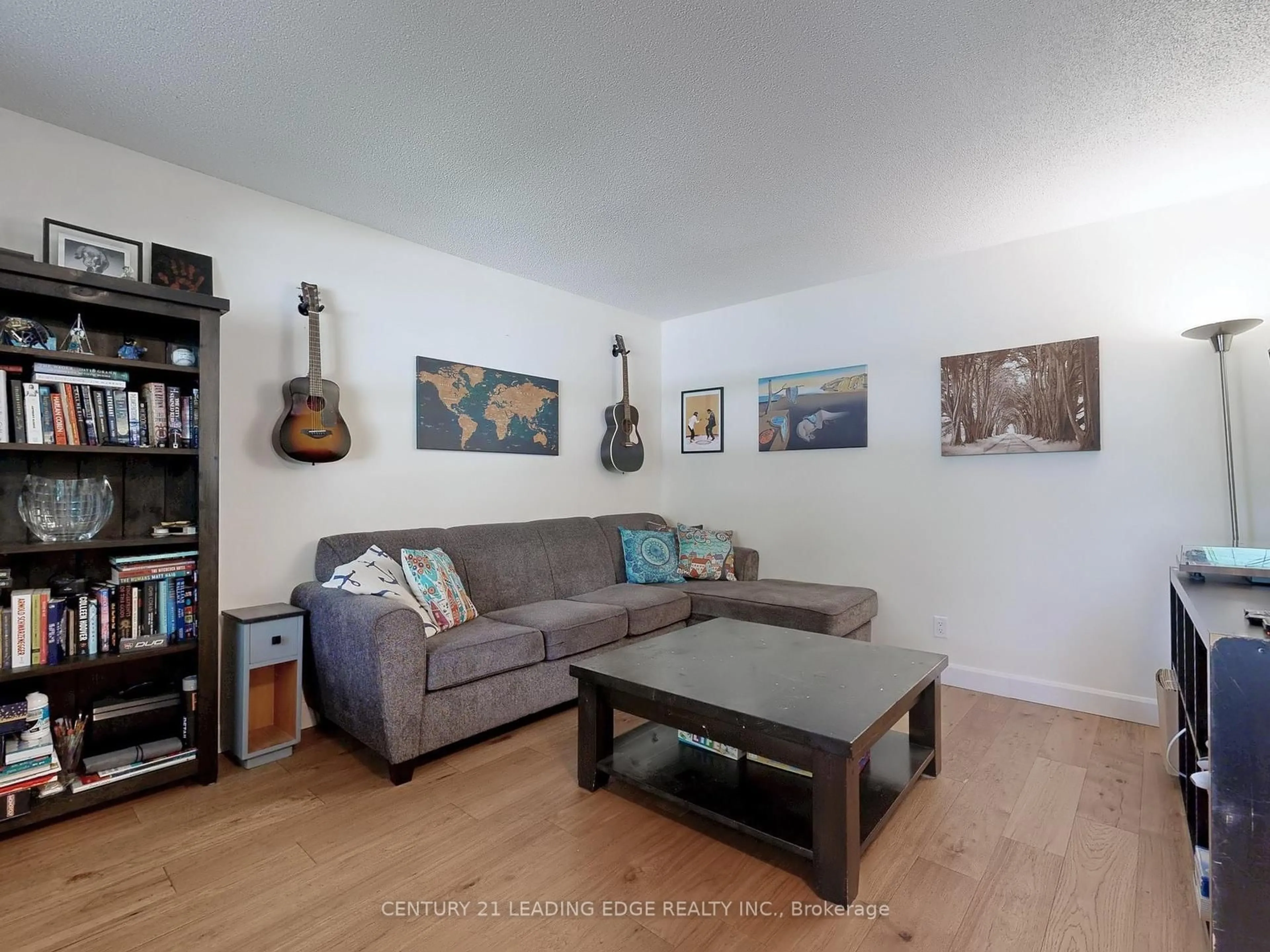 Living room with furniture, wood/laminate floor for 255 Cedarholme Ave, Georgina Ontario L4P 2W5